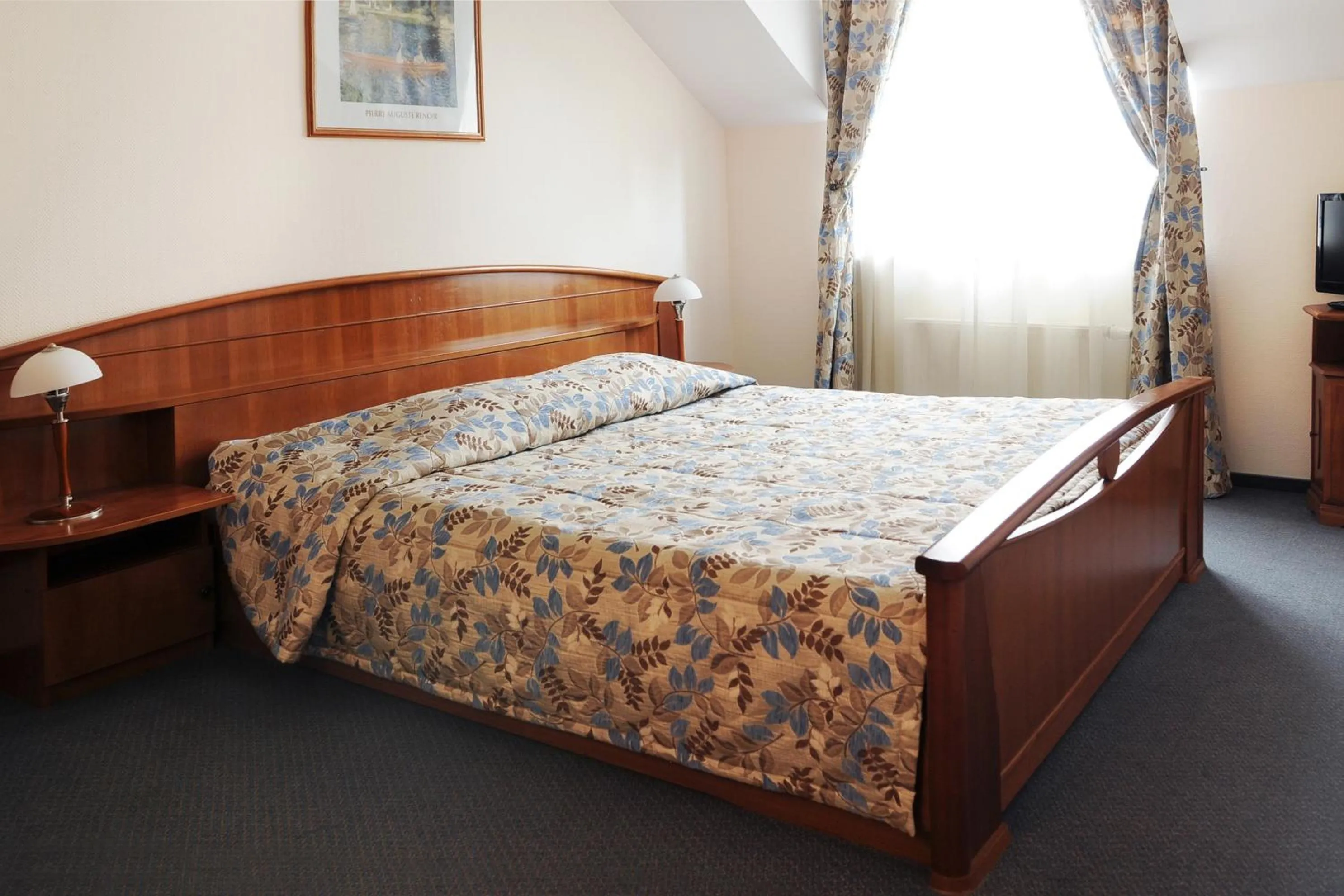 Bathroom, Bed in Amicus Hotel