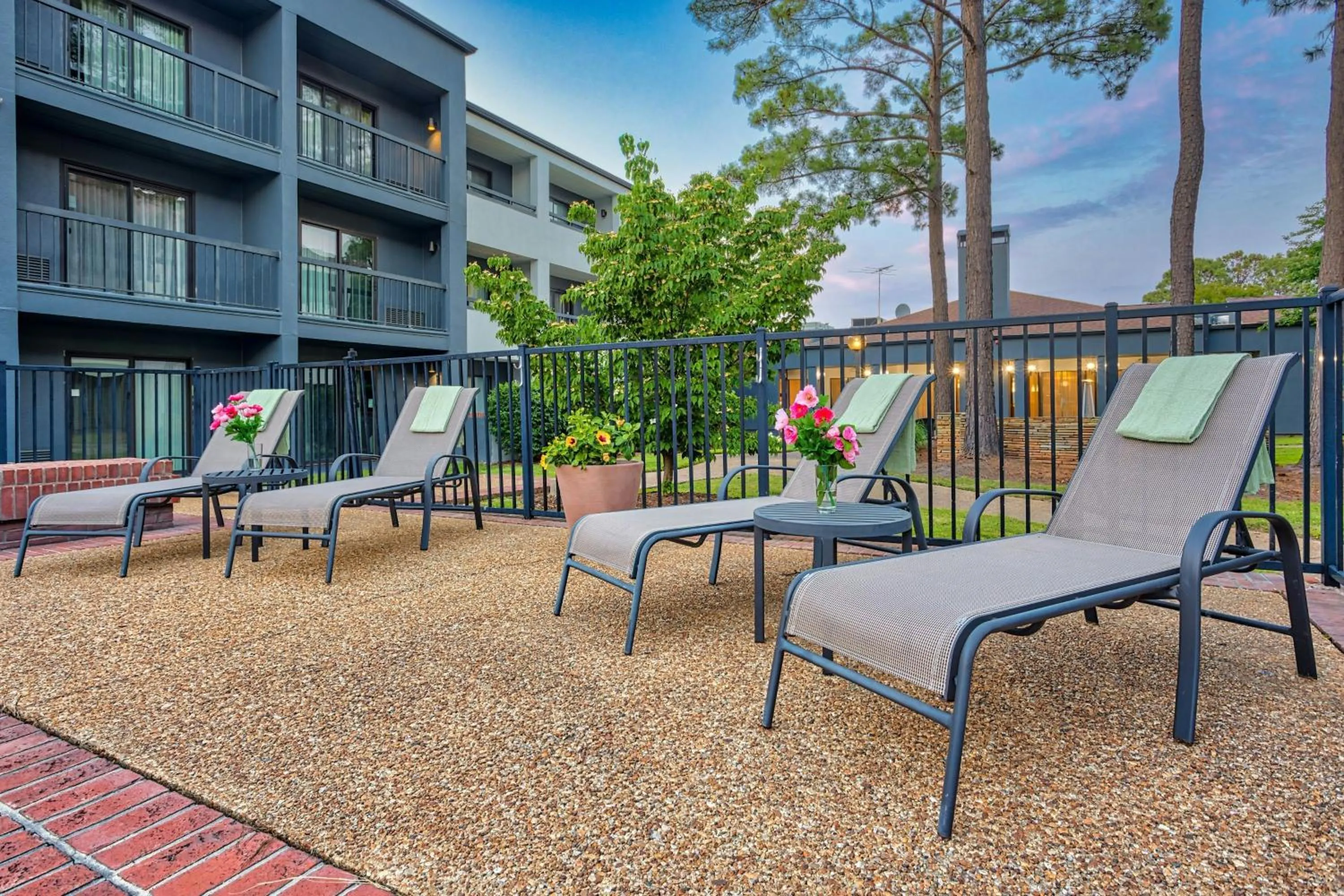 Swimming pool in Courtyard Hampton