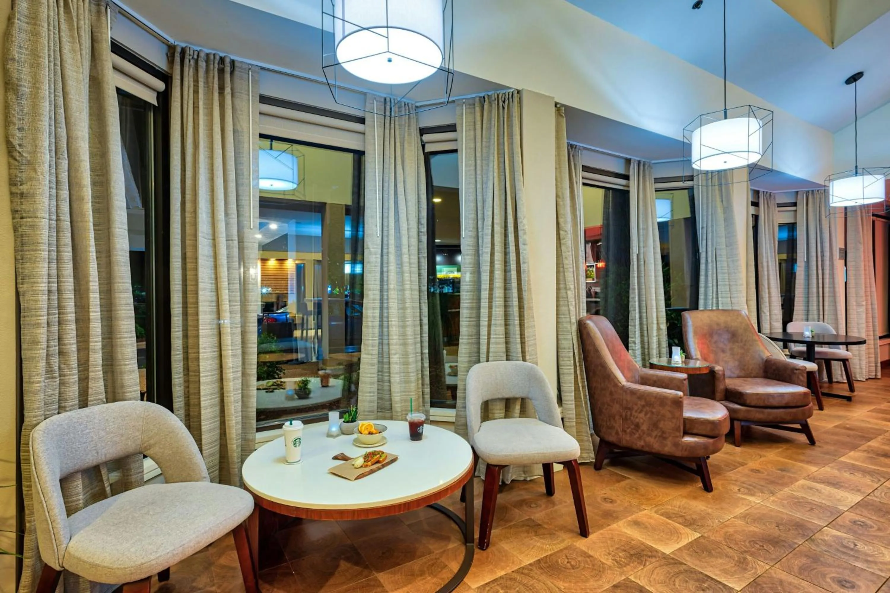 Lobby or reception in Courtyard Hampton