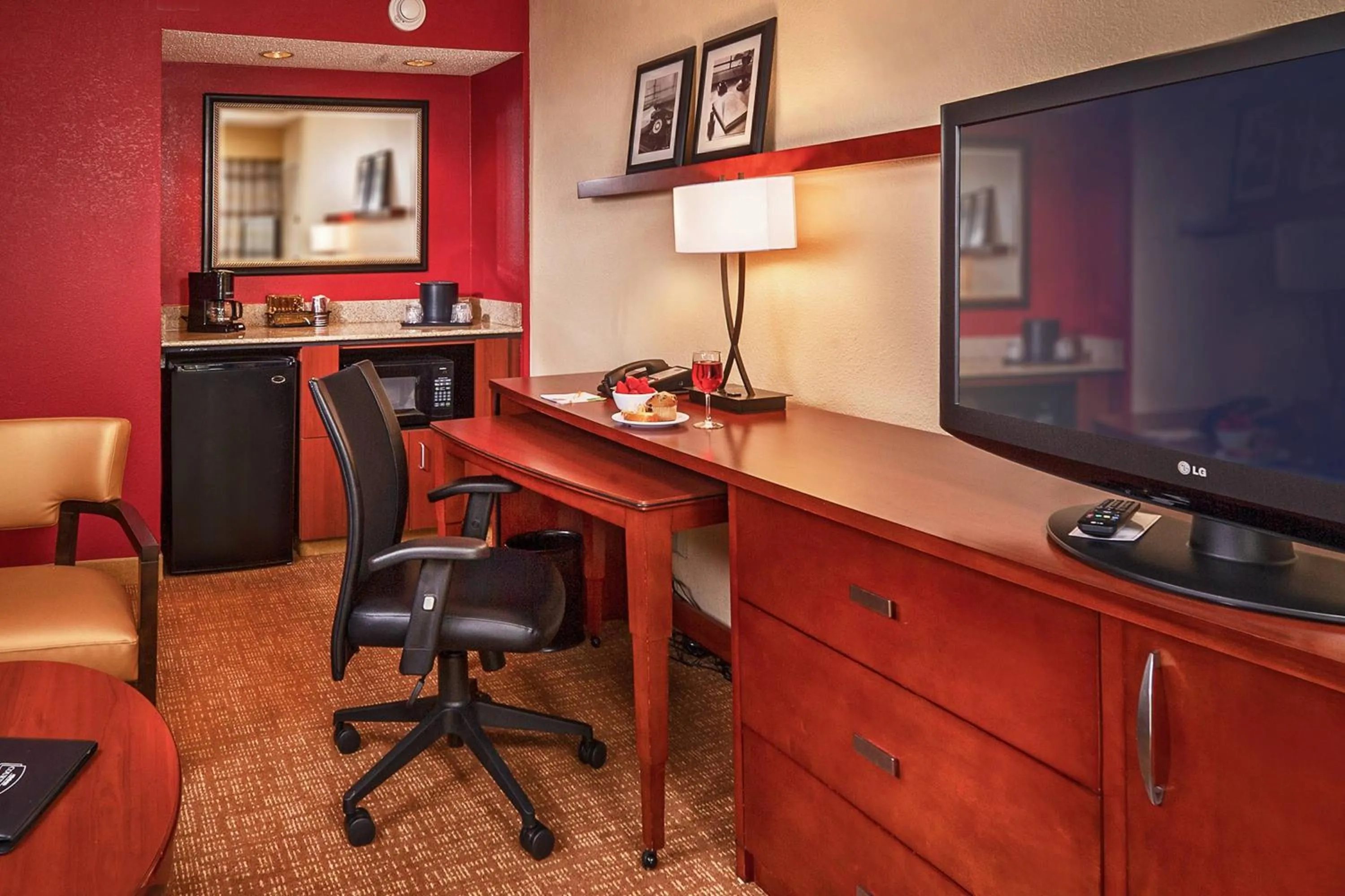 Bedroom in Courtyard Hampton