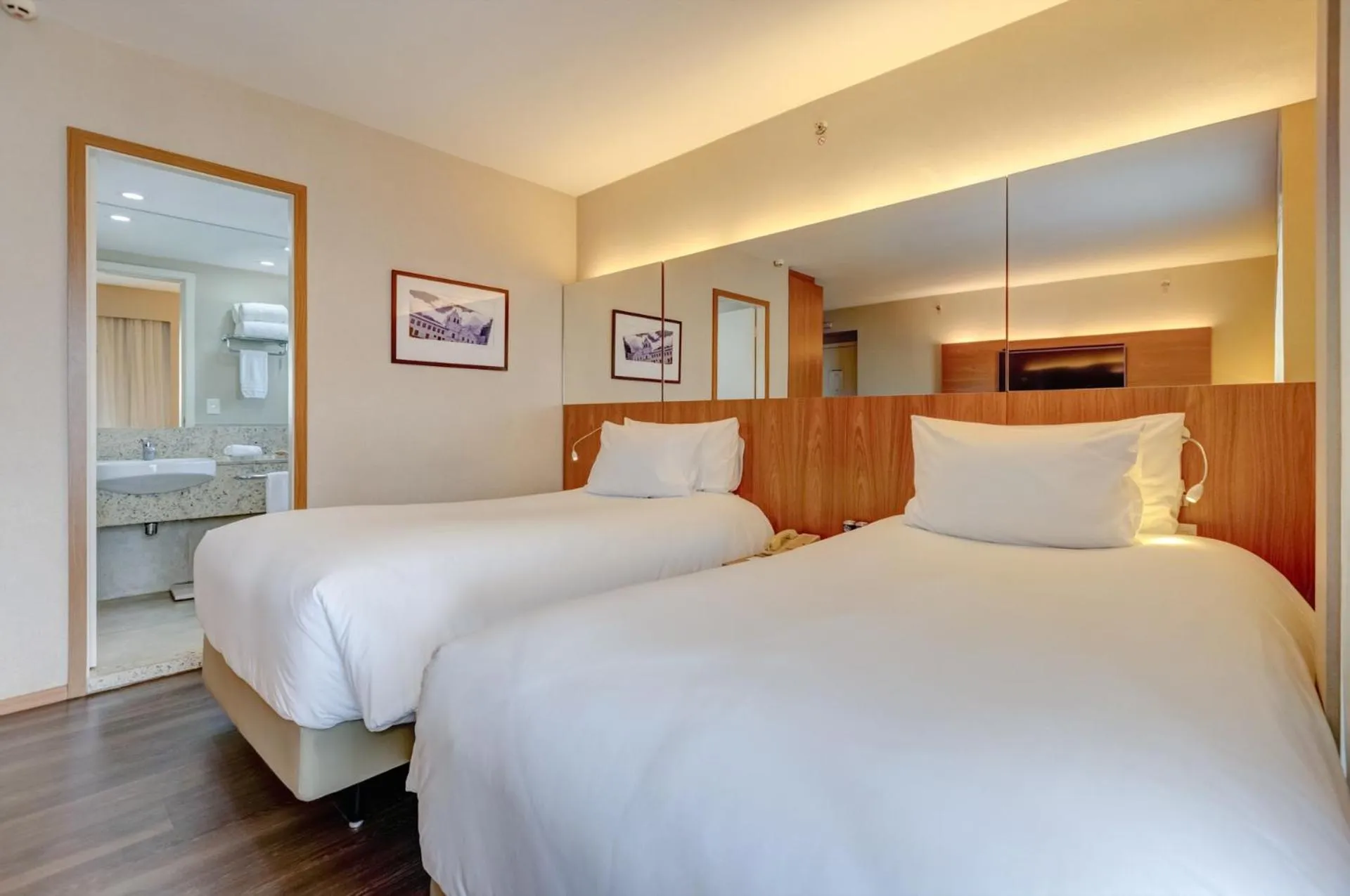 Bed in Radisson Blu São Paulo