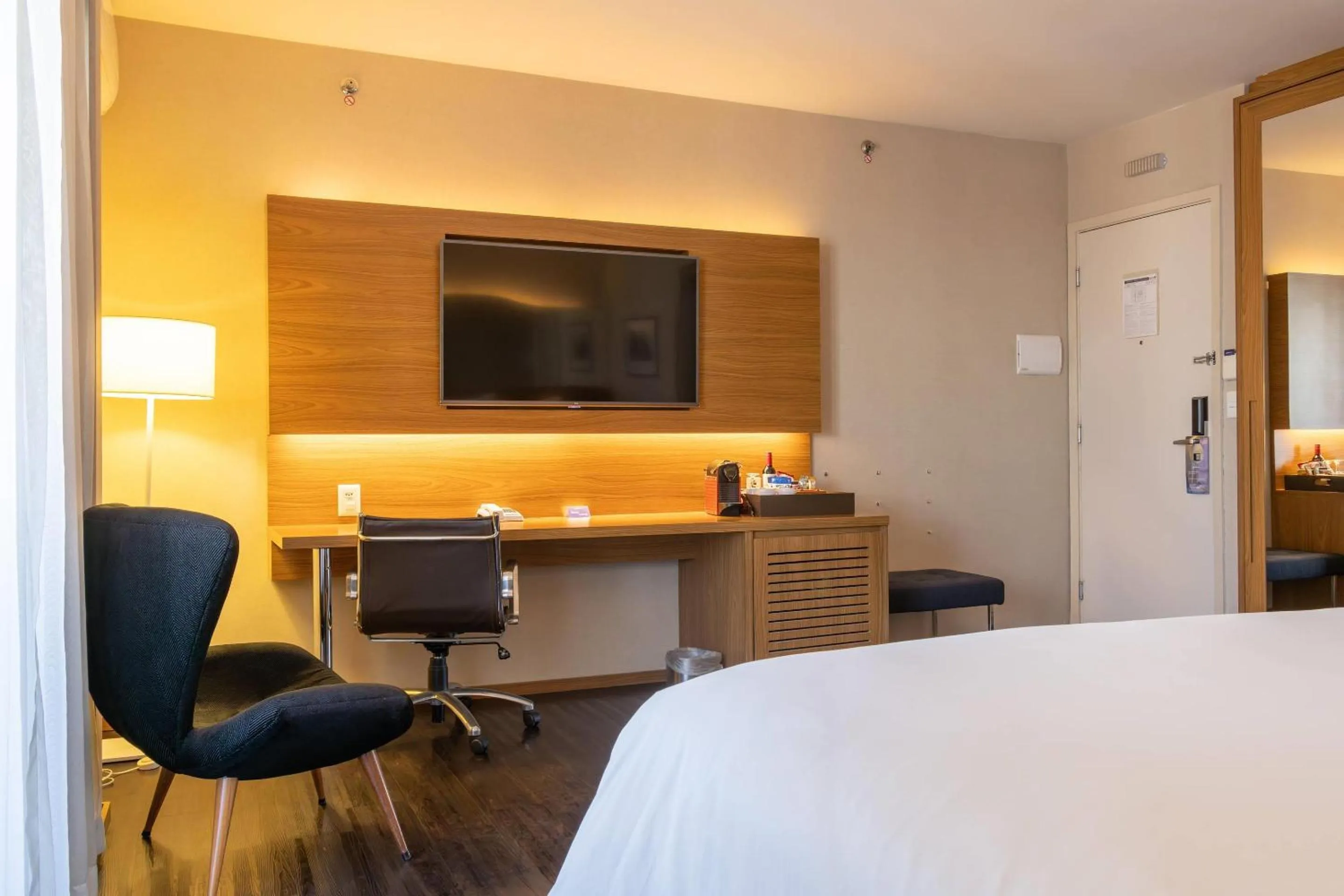 Bedroom, Bed in Radisson Blu São Paulo