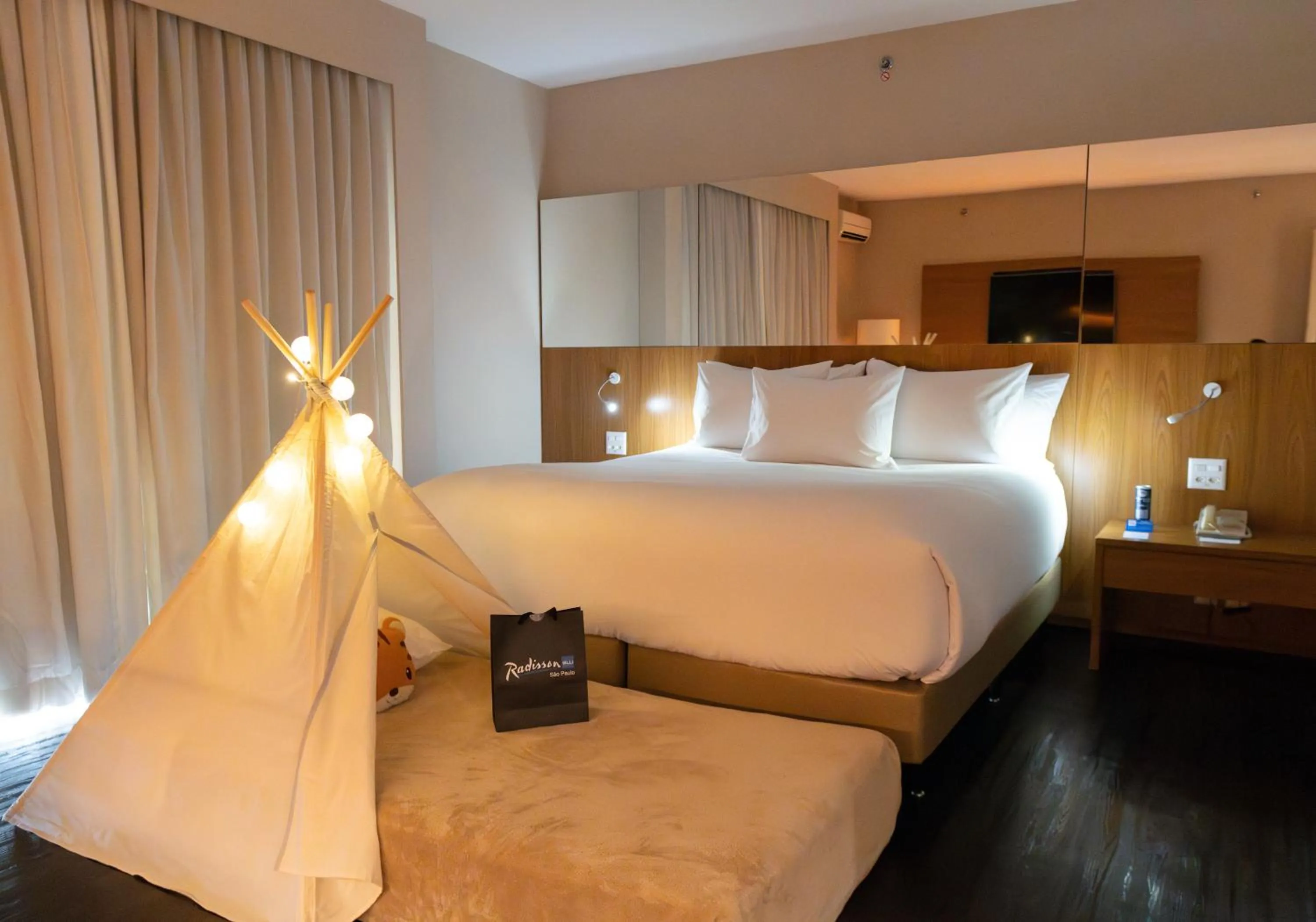 Bed in Radisson Blu São Paulo