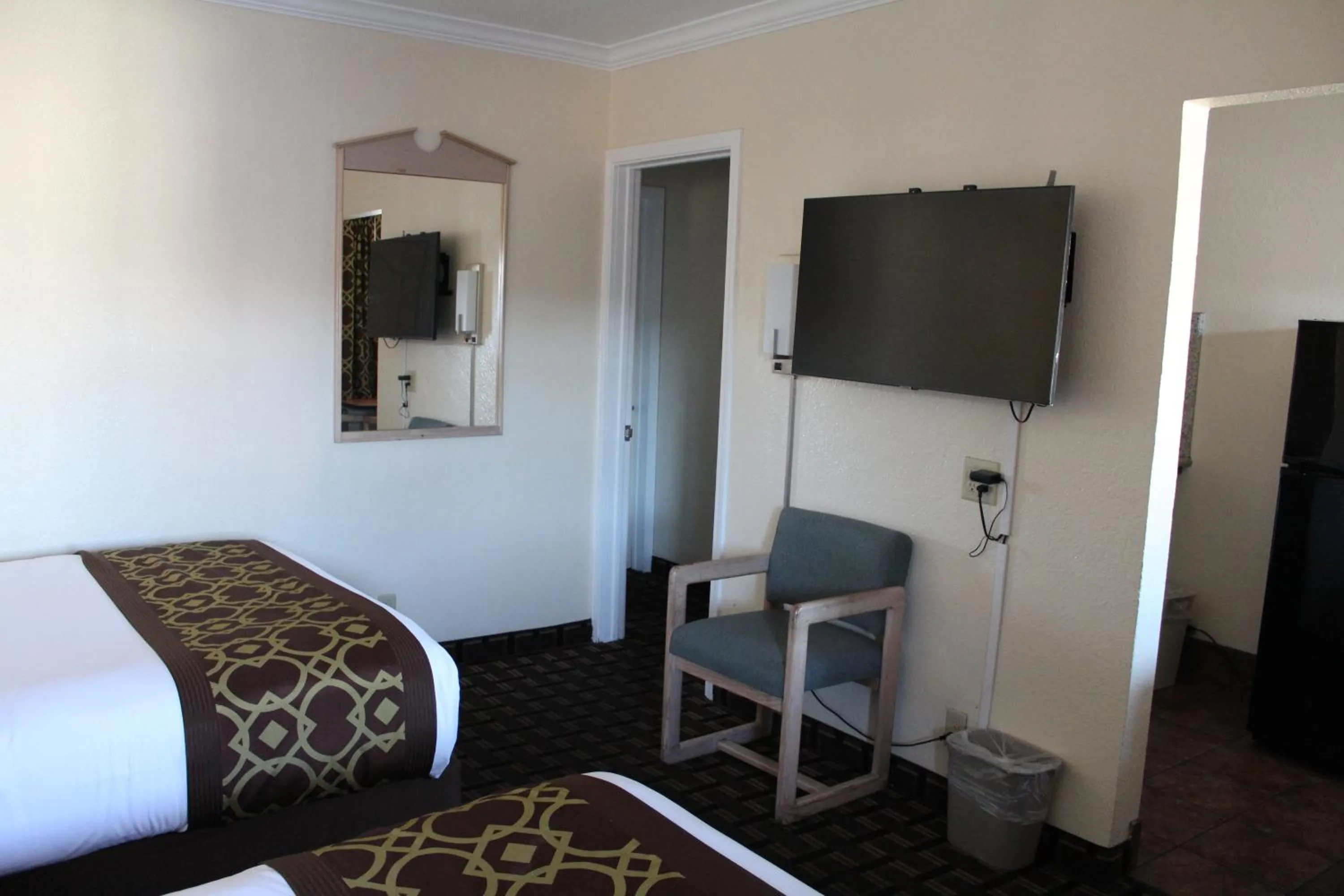 Bedroom, Bed in Riverside Inn & Suites Santa Cruz