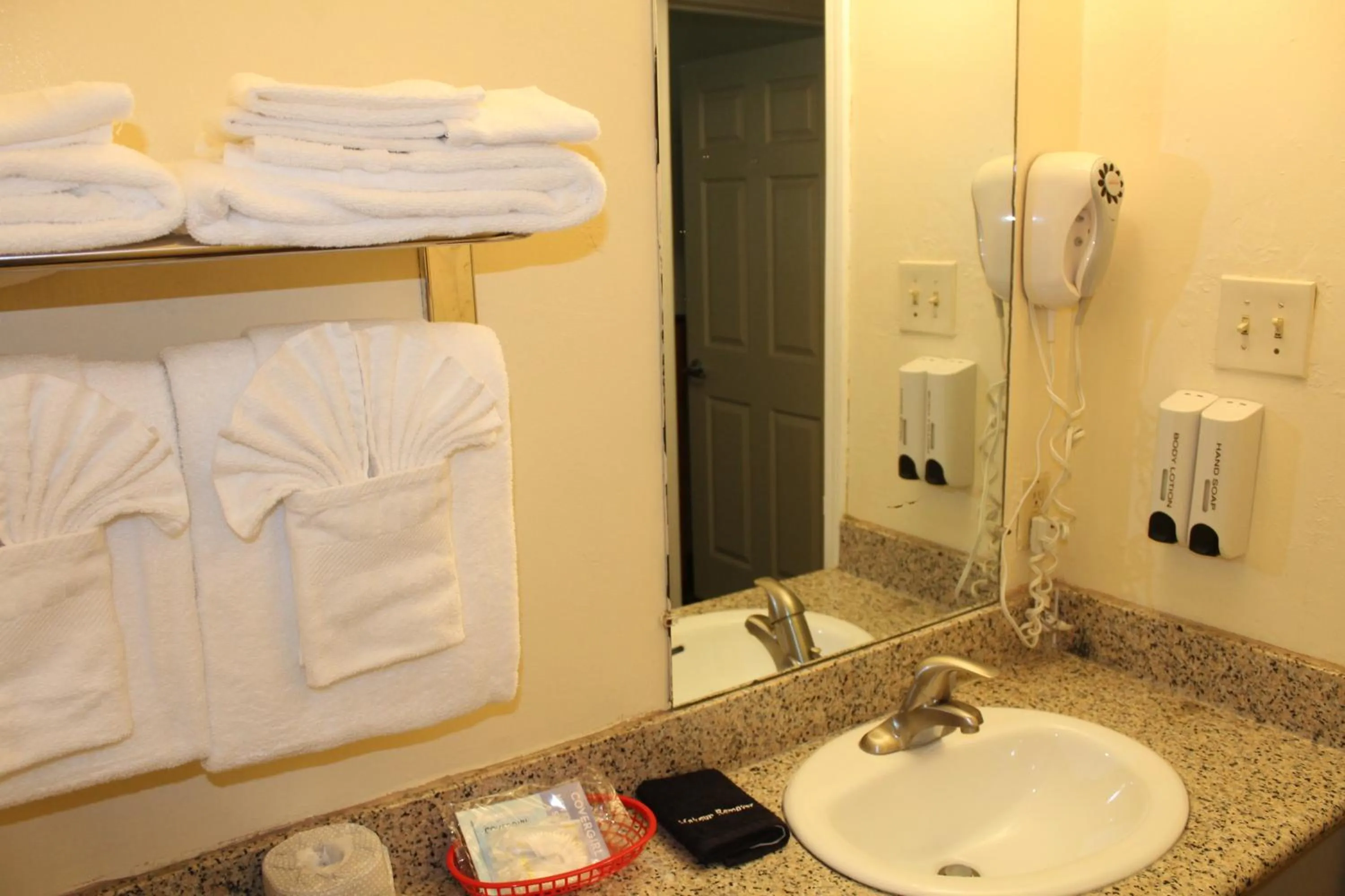 Bathroom in Riverside Inn & Suites Santa Cruz