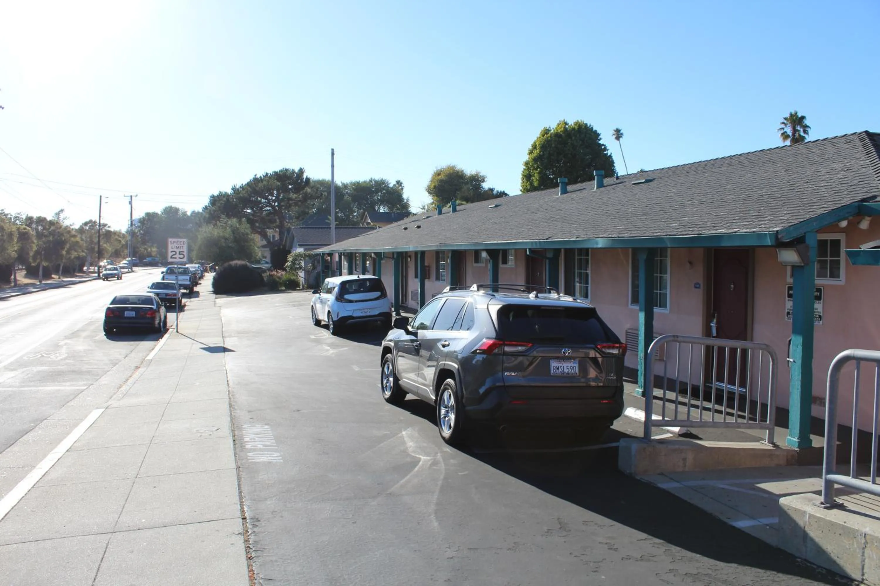 Parking in Riverside Inn & Suites Santa Cruz