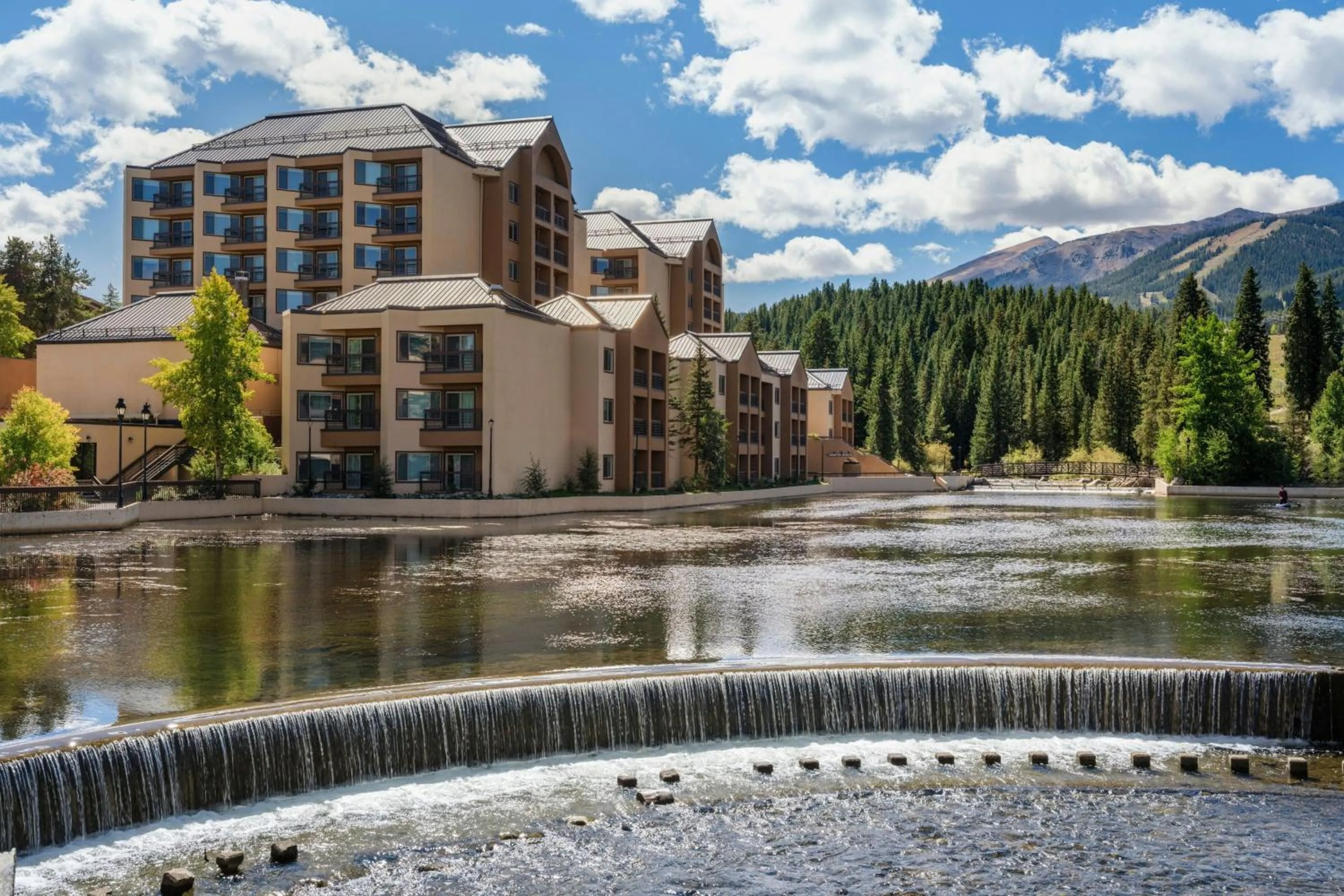 Property building in Marriott's Mountain Valley Lodge at Breckenridge