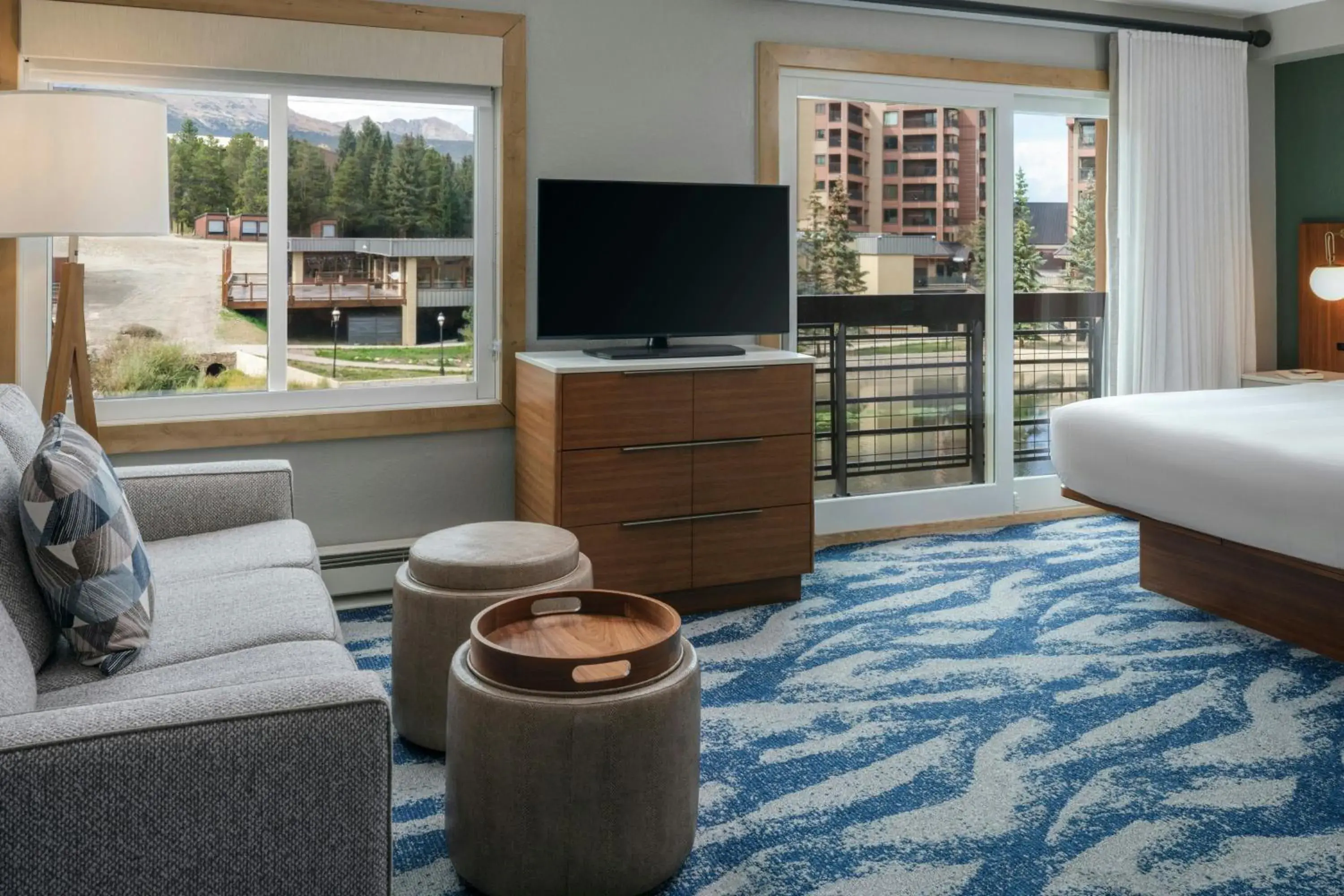 Queen Studio with Balcony and Whirlpool in Marriott's Mountain Valley Lodge at Breckenridge Queen Studio with Balcony and Whirlpool in Marriott's Mountain Valley Lodge at Breckenridge