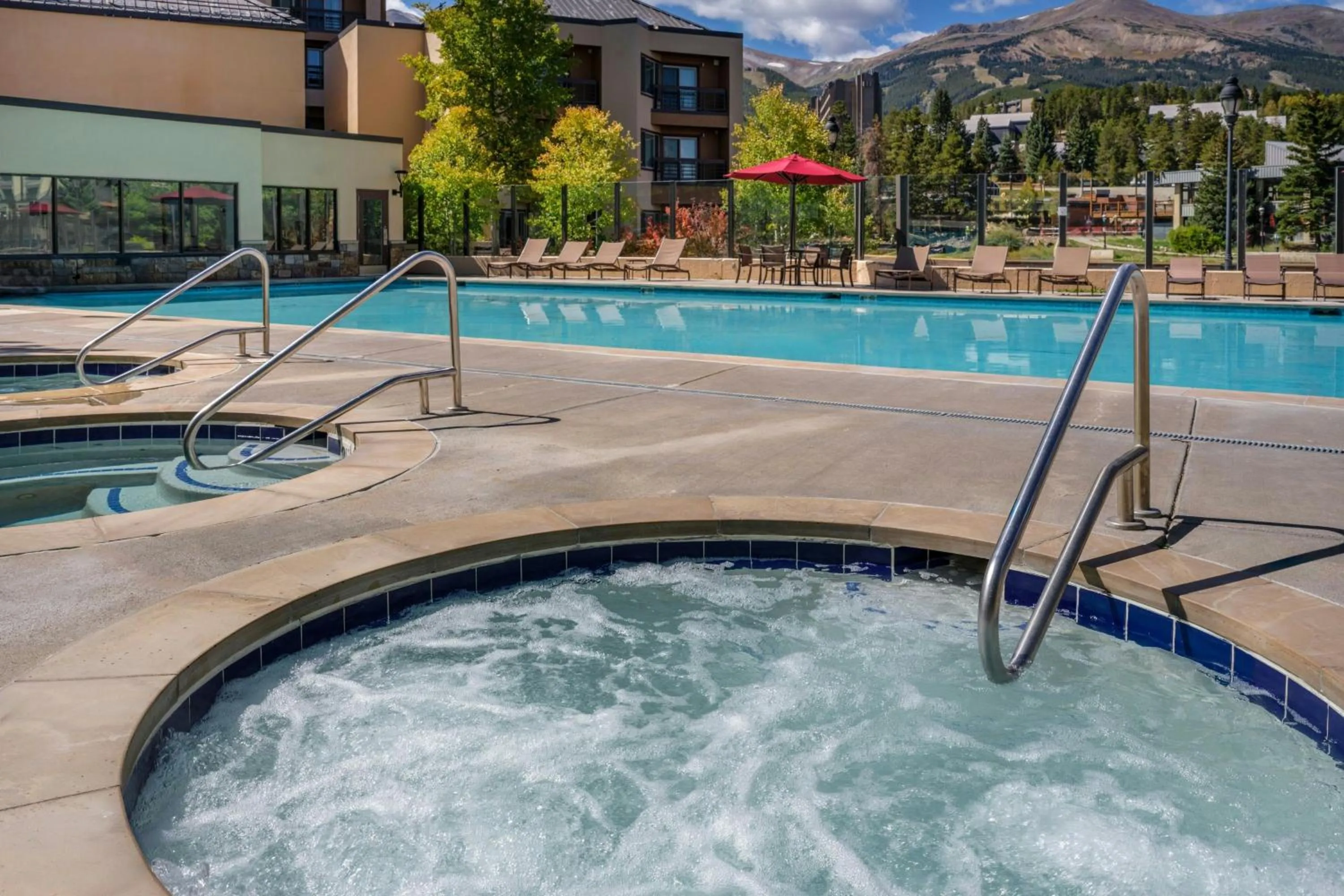 Swimming pool in Marriott's Mountain Valley Lodge at Breckenridge
