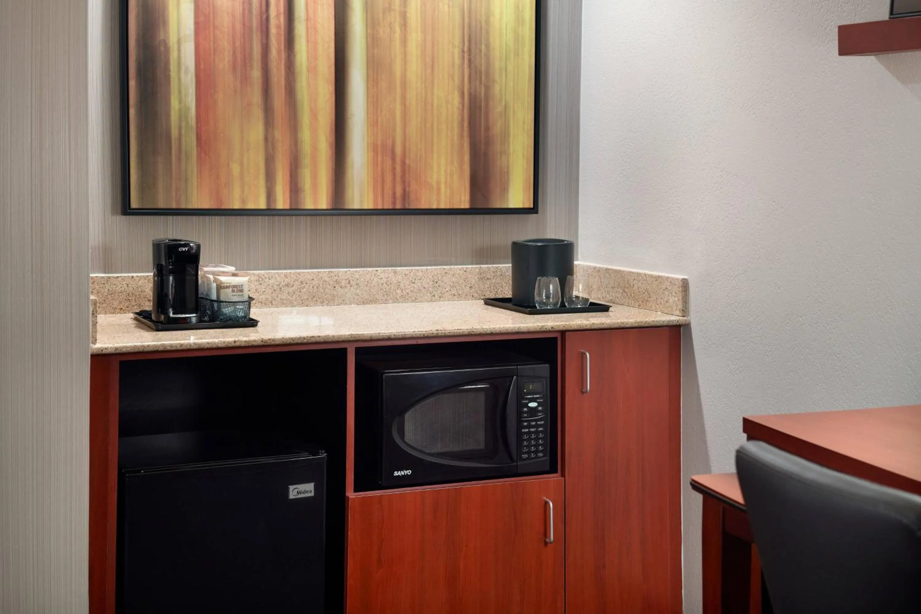 Lounge or bar in Courtyard by Marriott Raleigh Cary