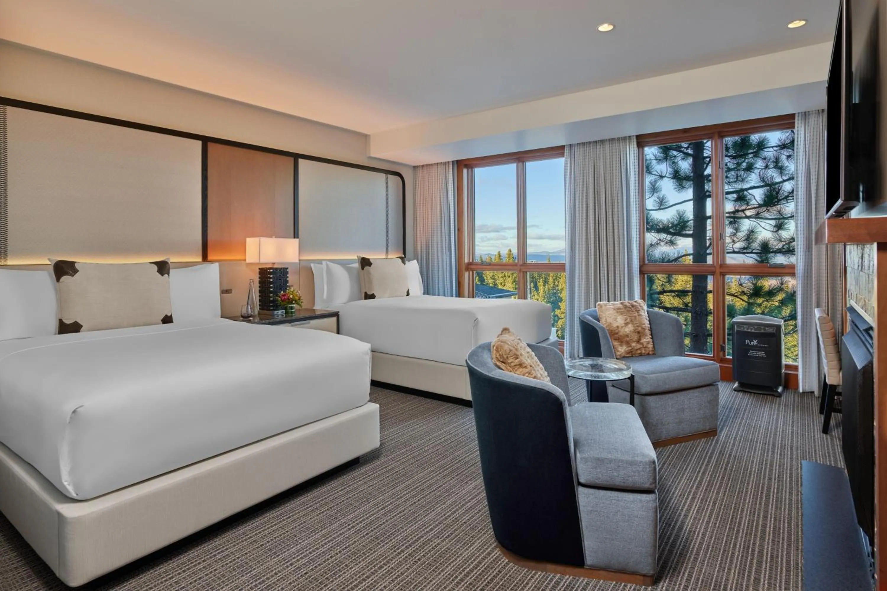 Photo of the whole room, Bed in The Ritz-Carlton, Lake Tahoe