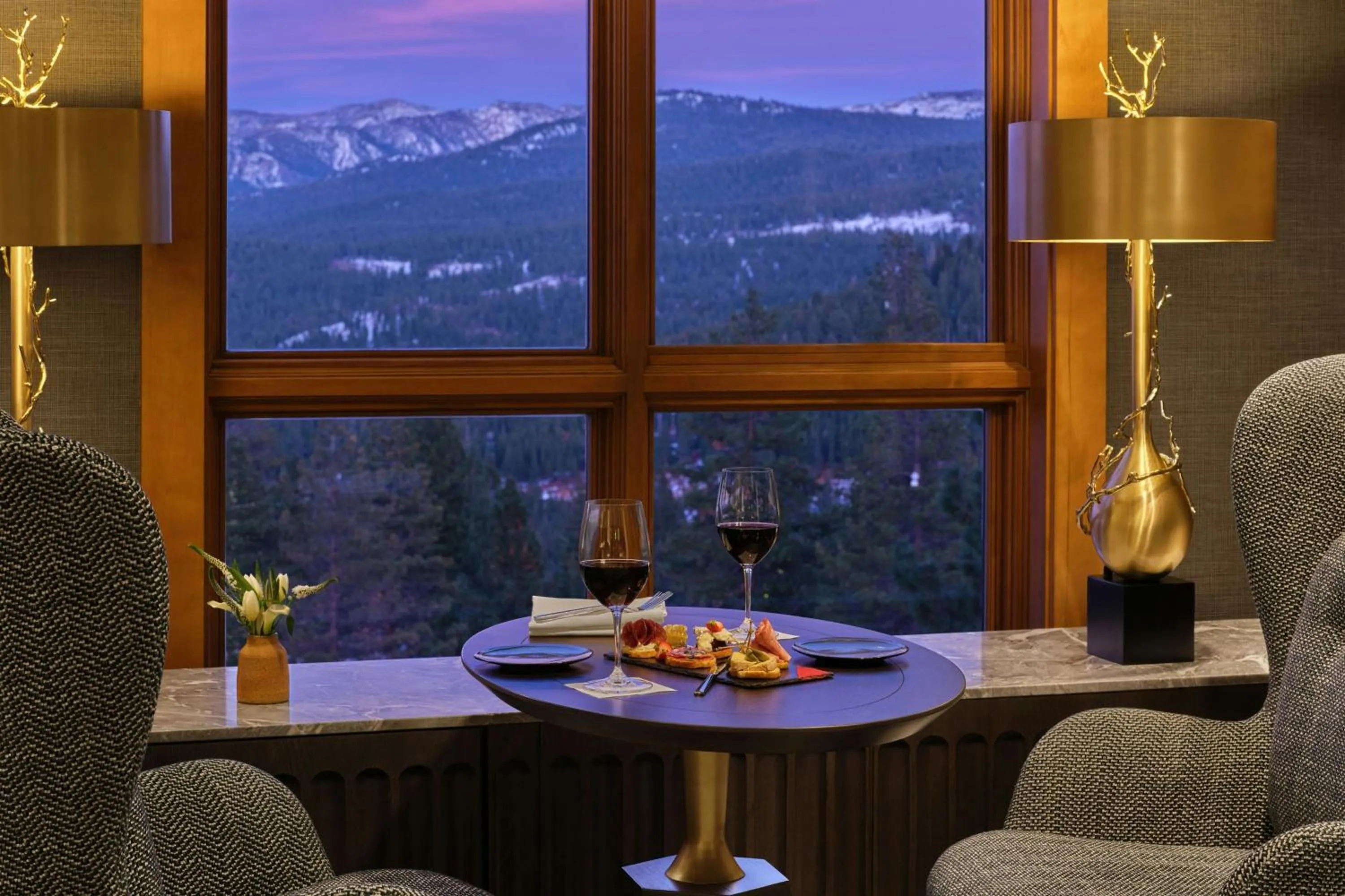 Lounge or bar in The Ritz-Carlton, Lake Tahoe