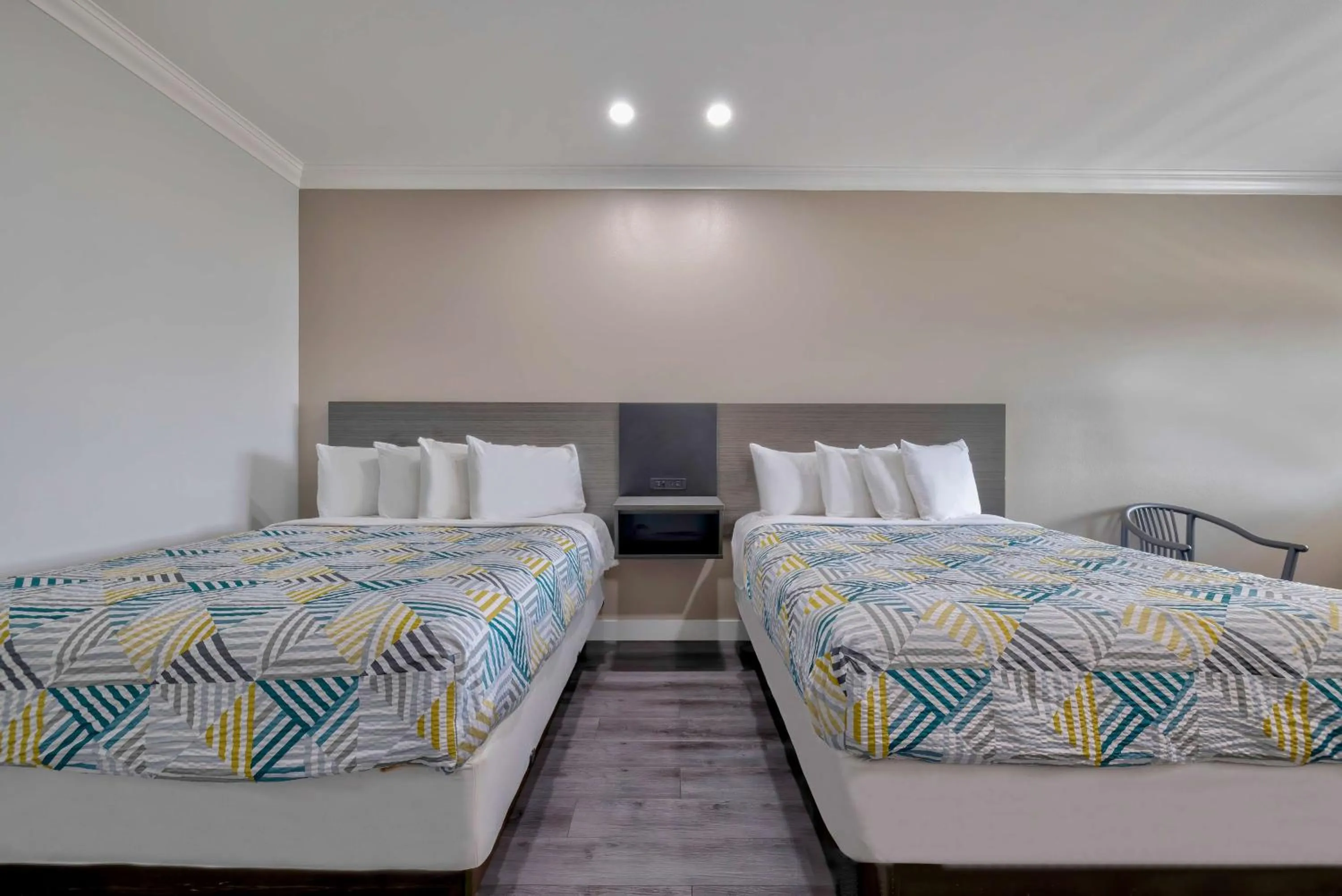 Bedroom, Bed in Motel 6 South Gate CA