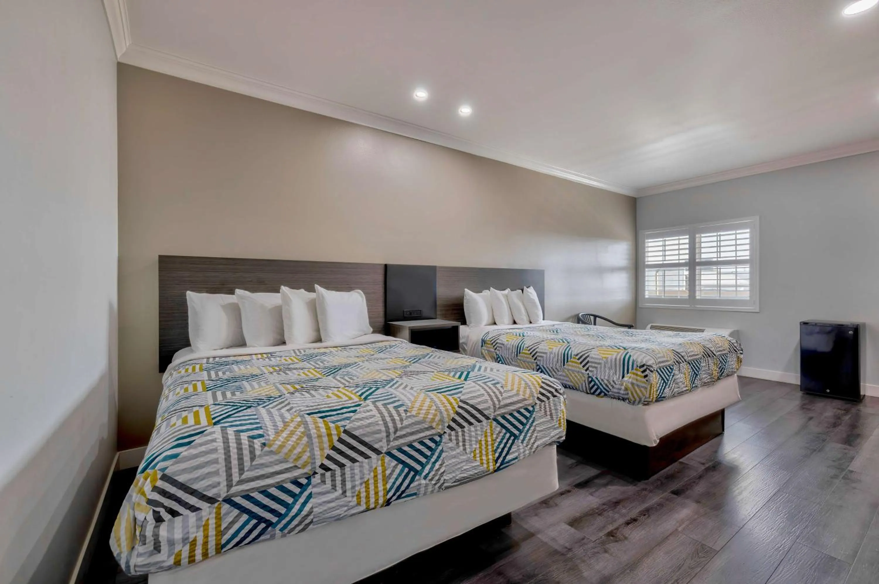 Bedroom, Bed in Motel 6 South Gate CA