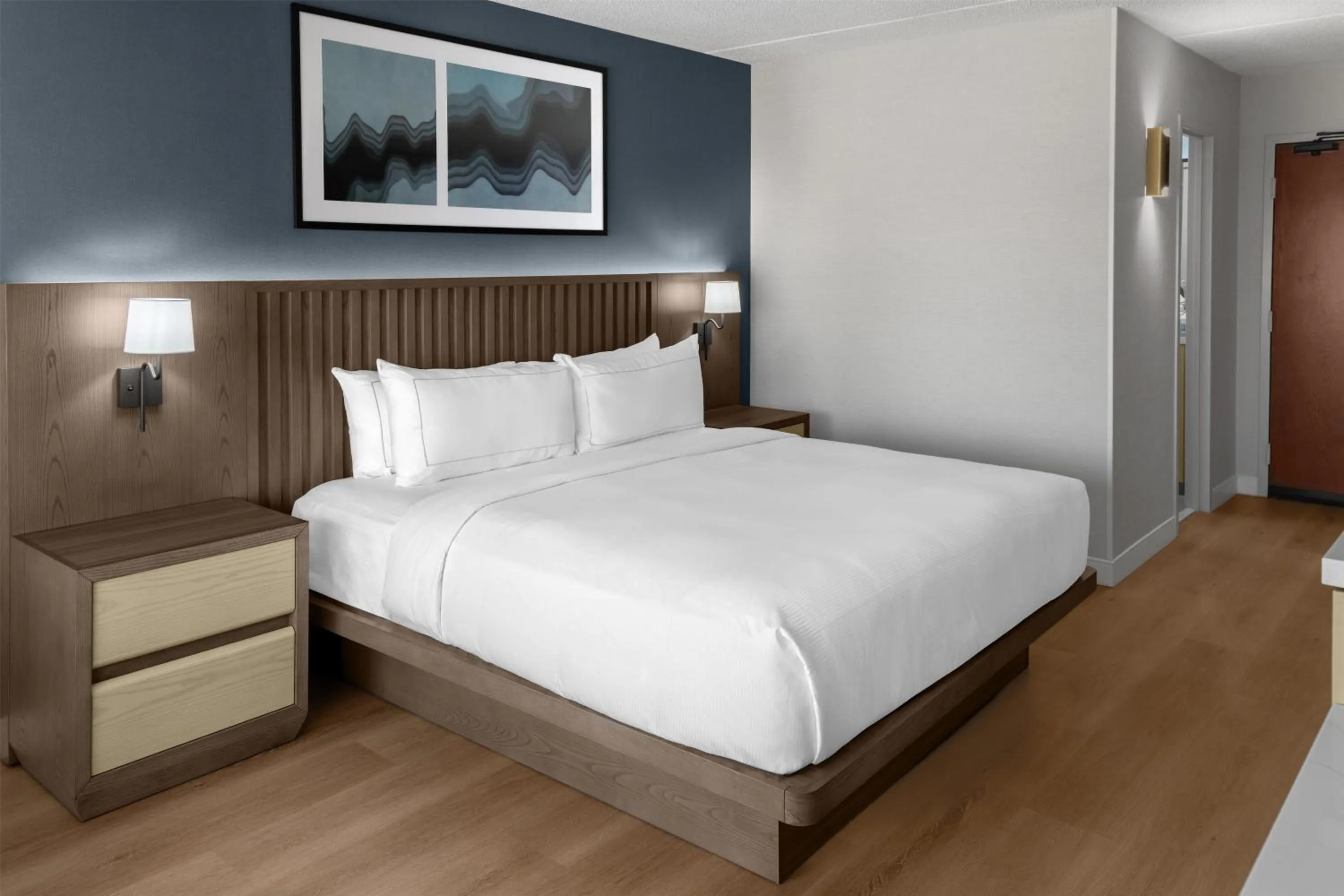 Bed in DoubleTree by Hilton Hotel South Bend