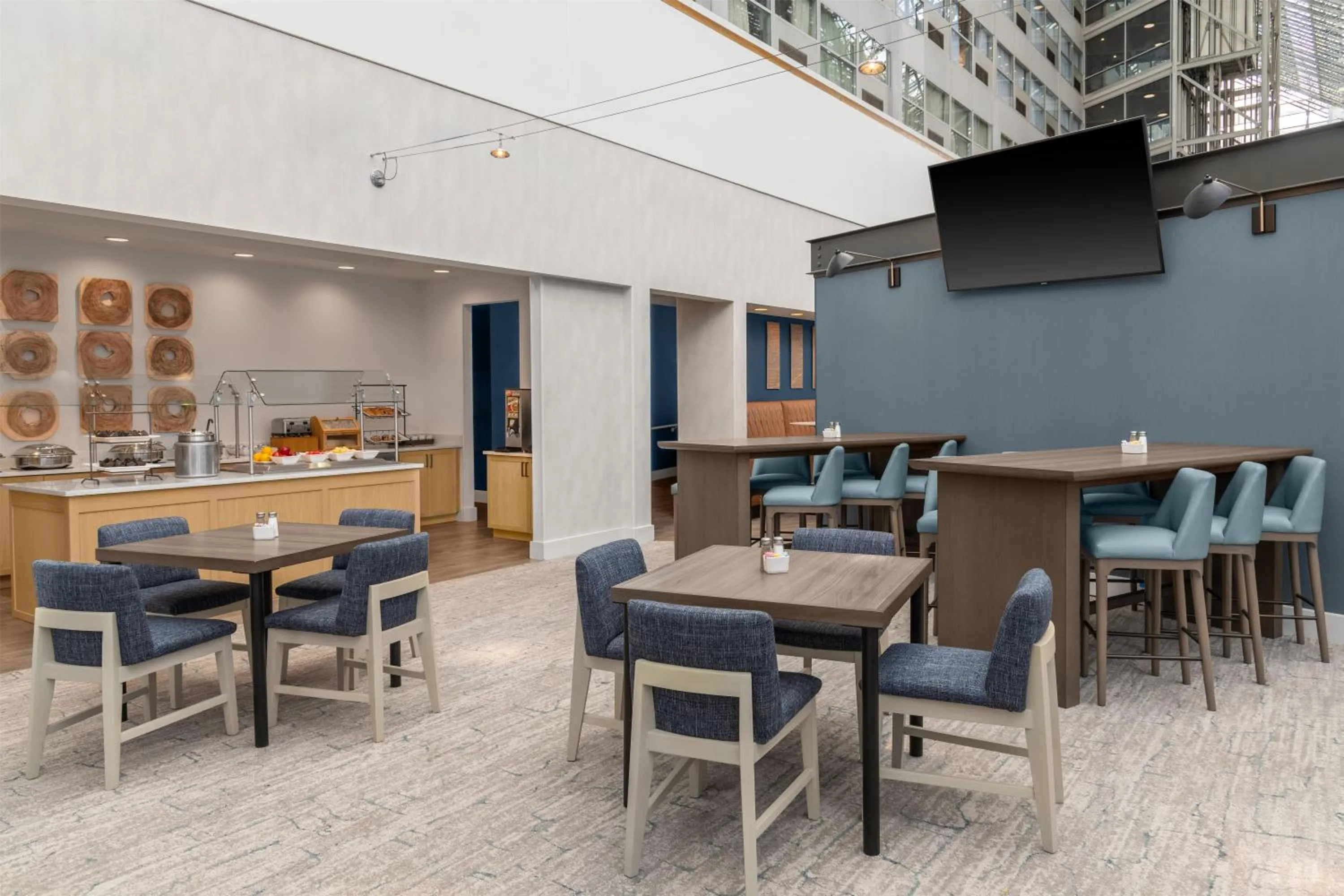 Lounge or bar in DoubleTree by Hilton Hotel South Bend