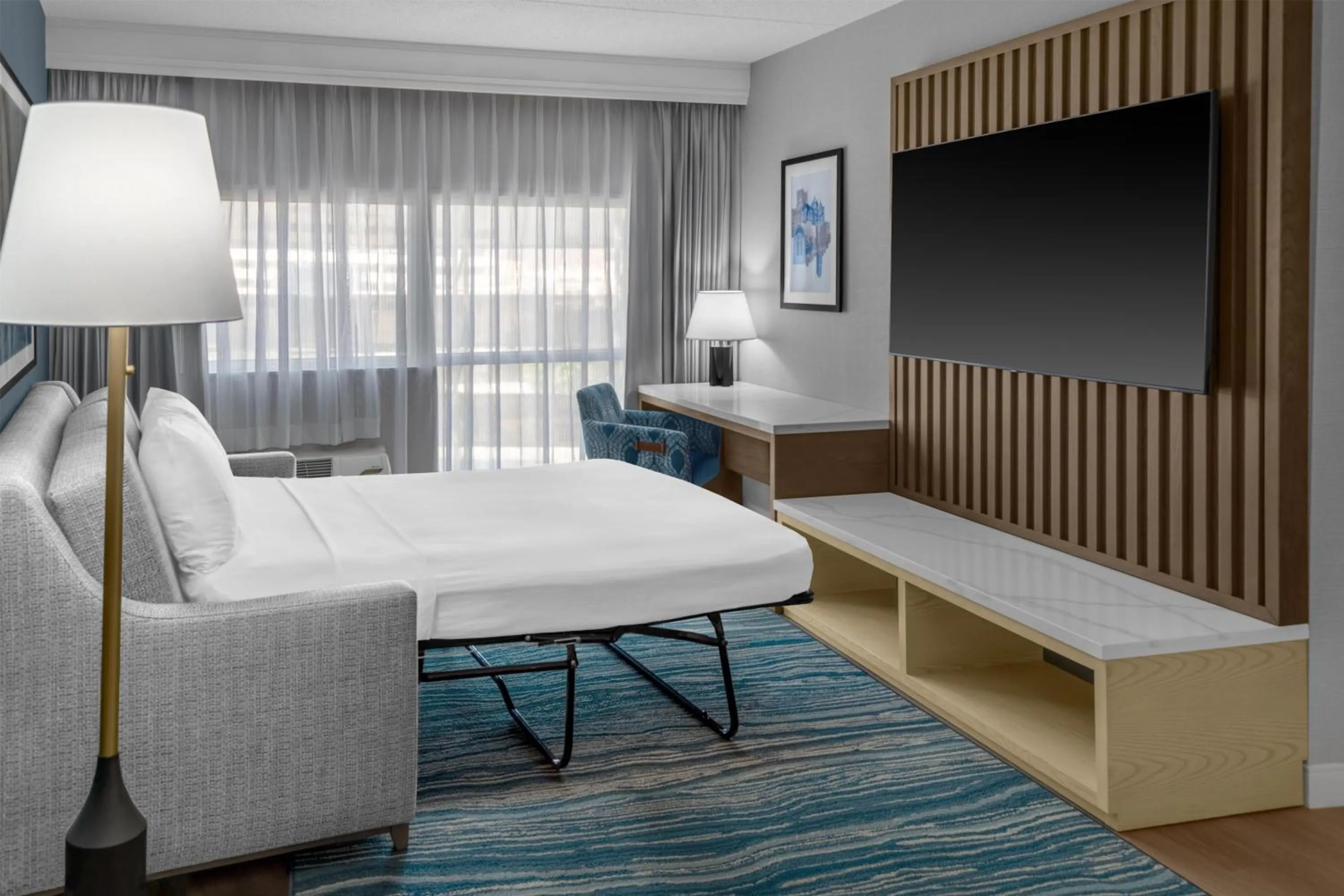 Bed in DoubleTree by Hilton Hotel South Bend