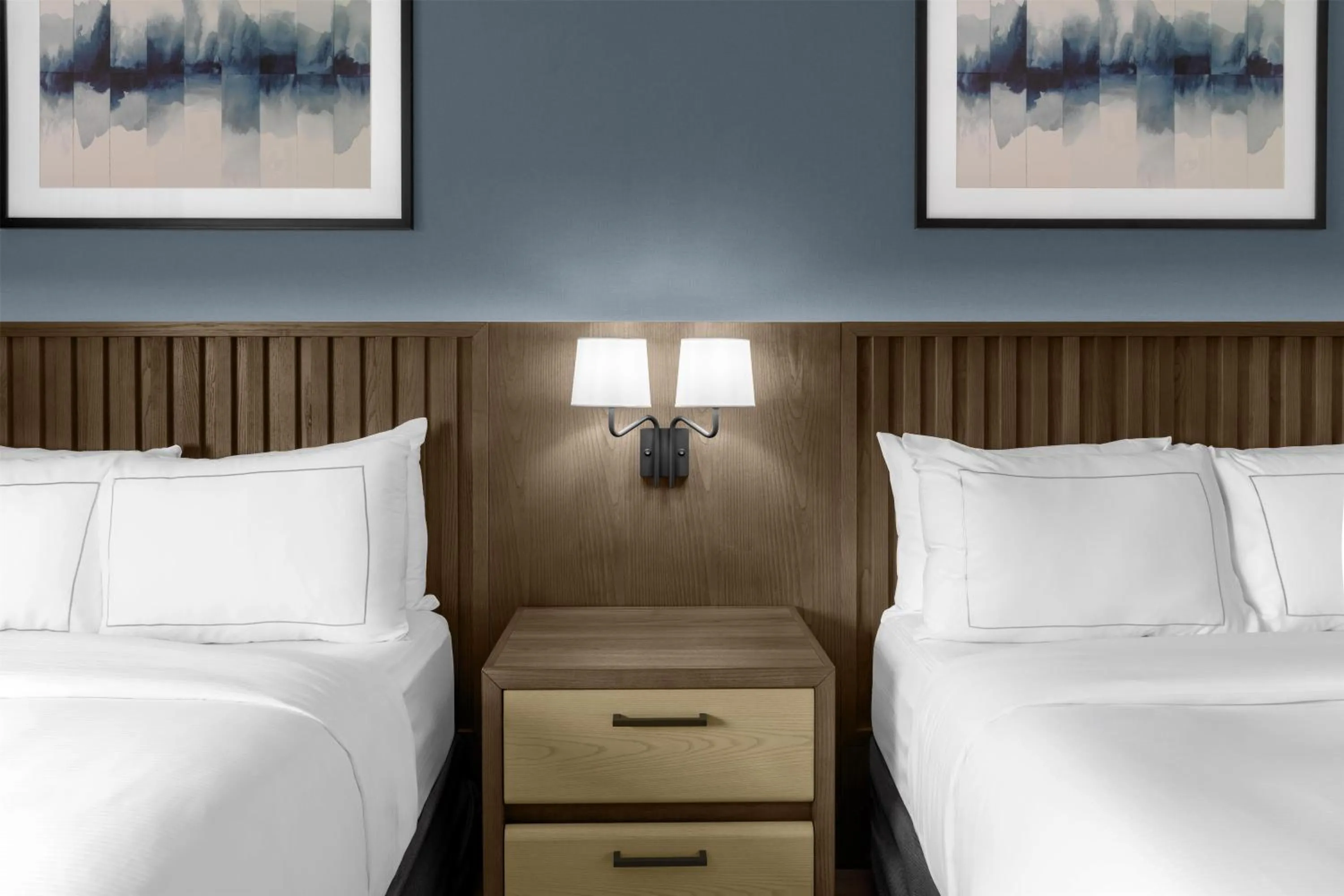 Bed in DoubleTree by Hilton Hotel South Bend