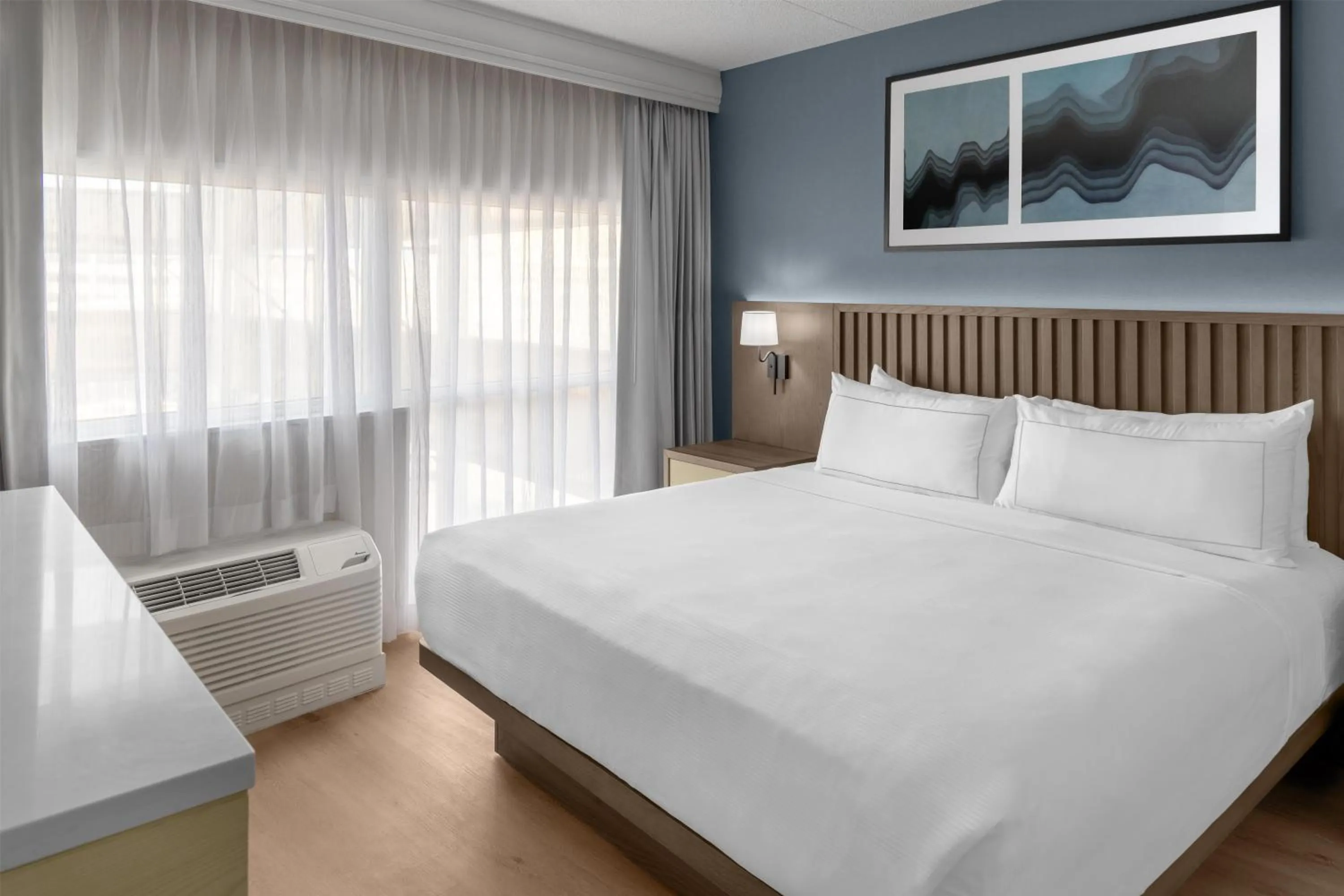 Bed in DoubleTree by Hilton Hotel South Bend