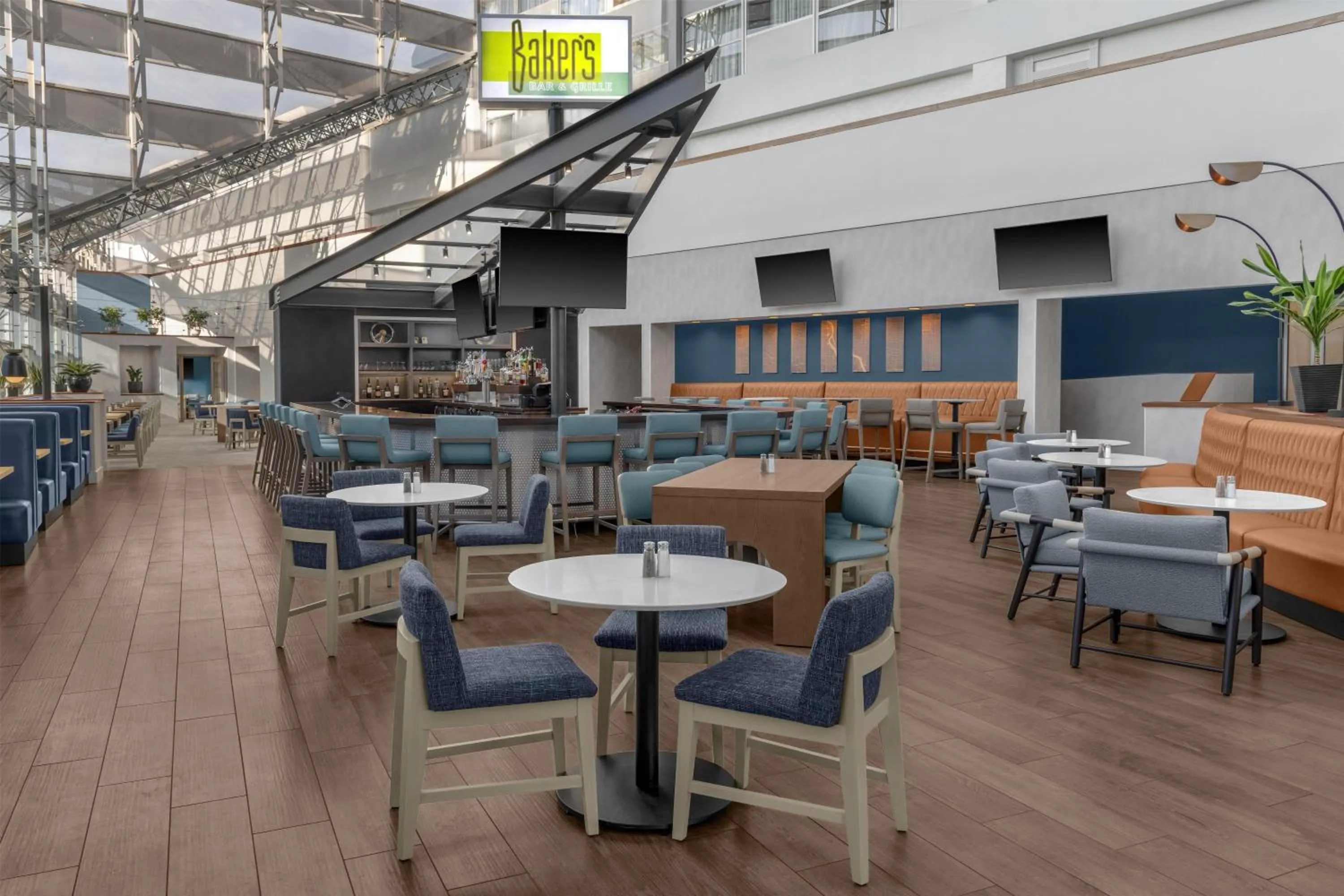 Lounge or bar in DoubleTree by Hilton Hotel South Bend