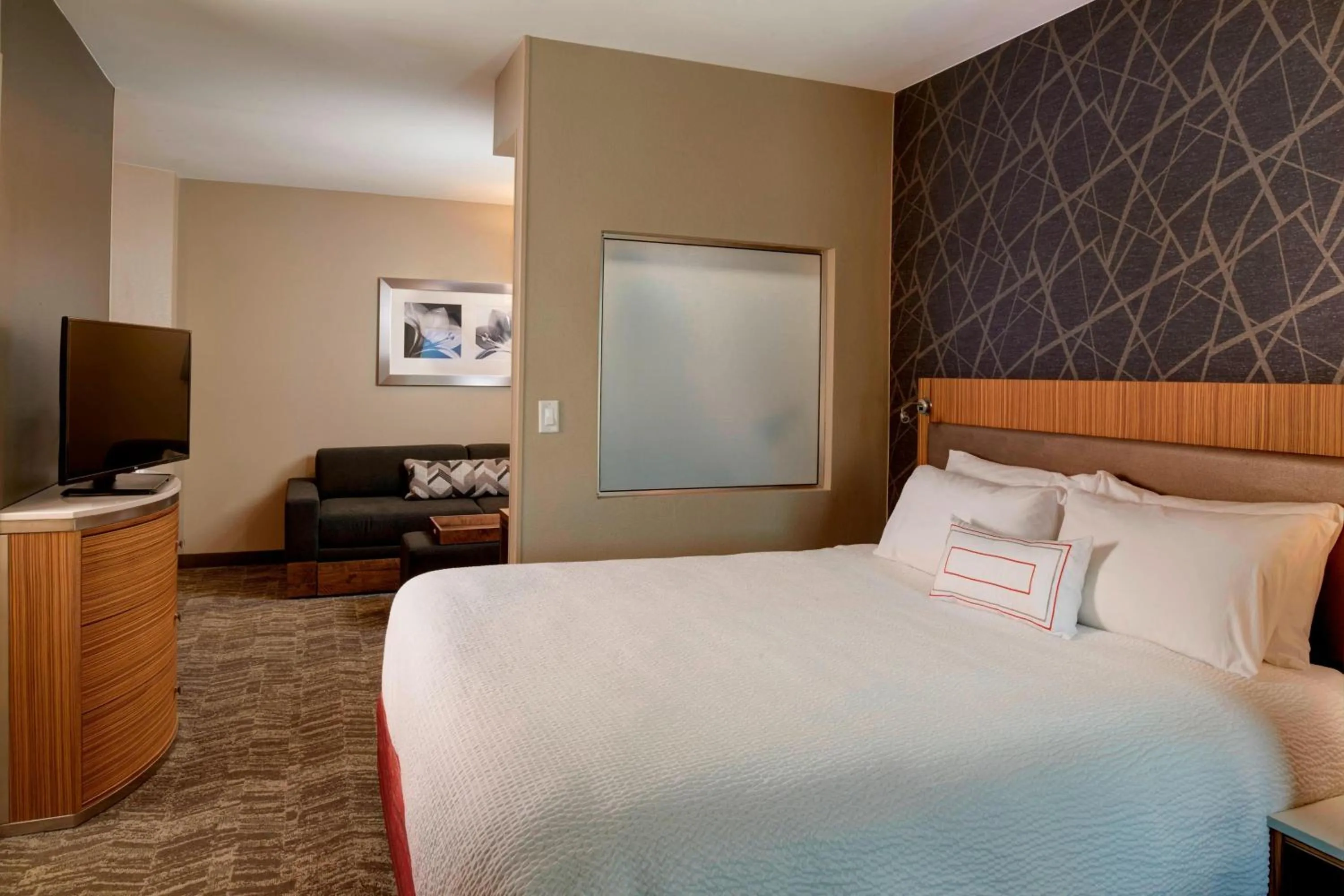 Bedroom, Bed in SpringHill Suites St. Louis Brentwood