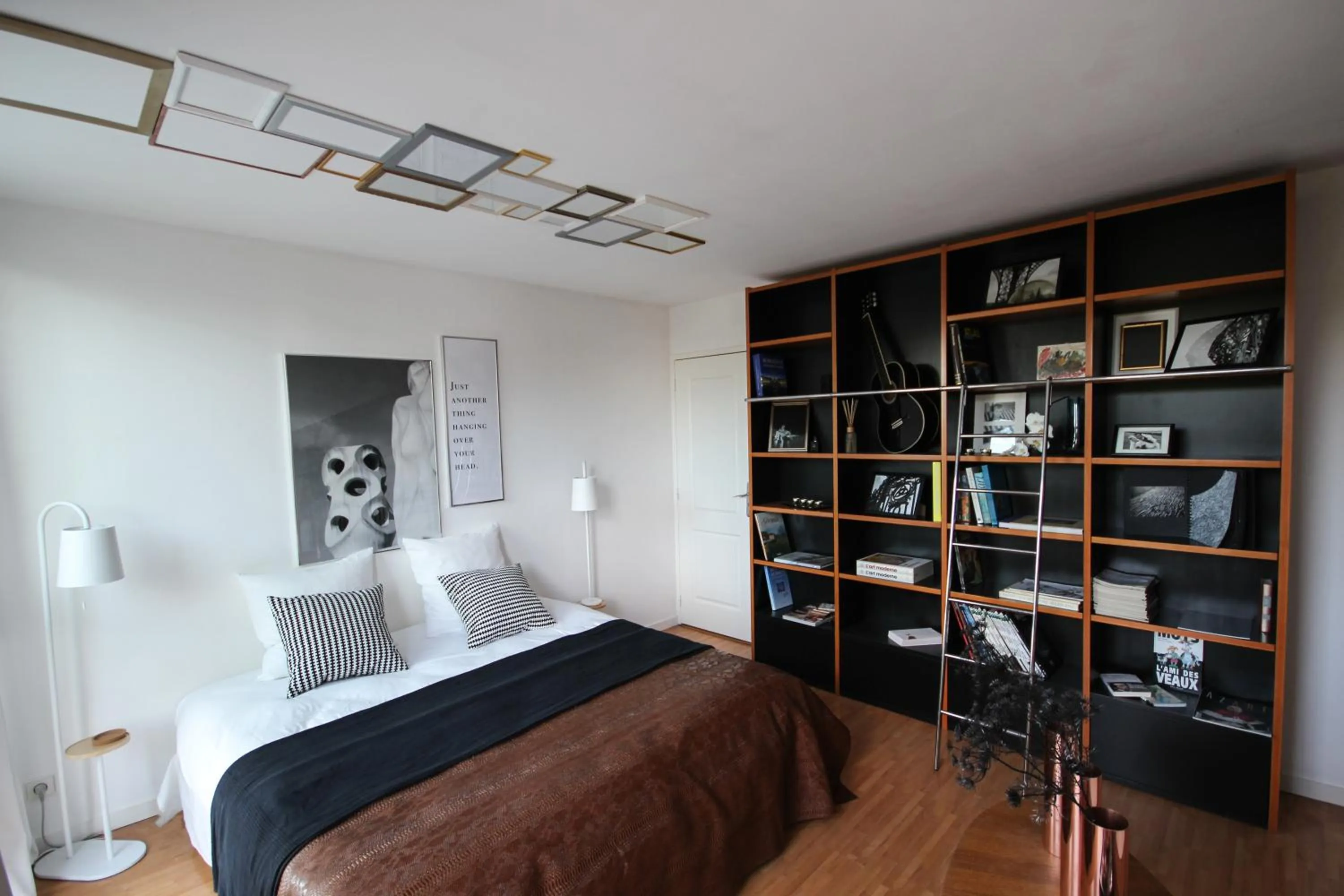 Library, Bed in Bed and Breakfast Shandita