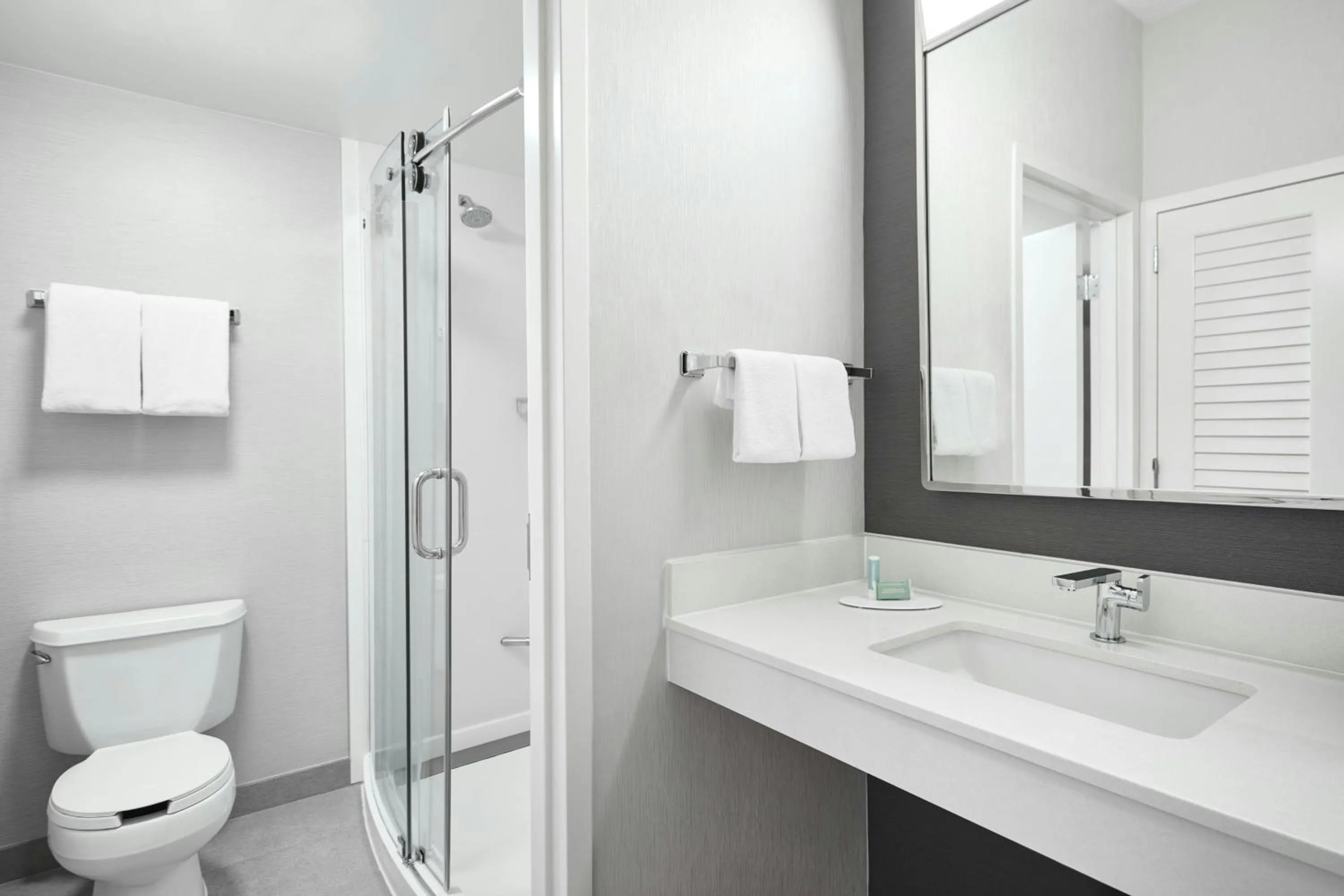 Bathroom in Courtyard St. Louis Creve Coeur