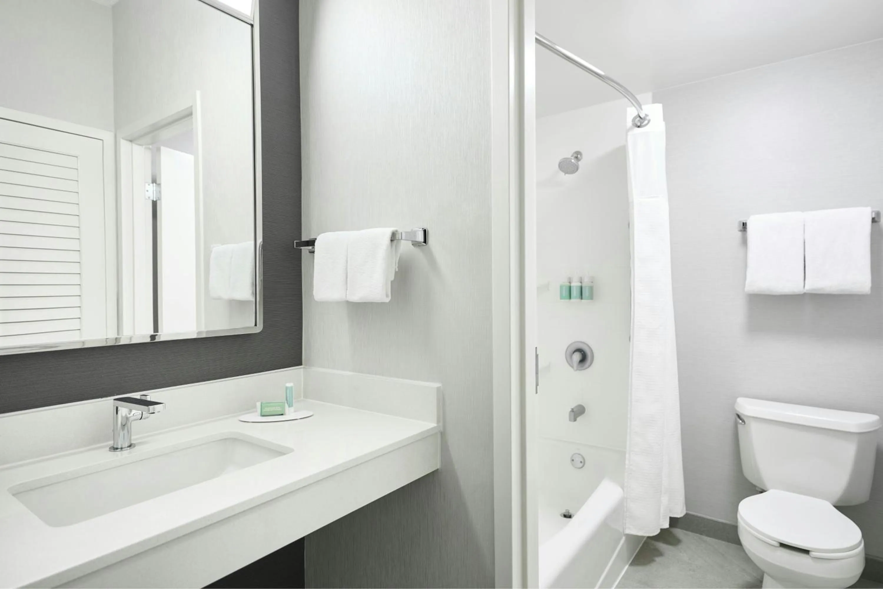 Bathroom in Courtyard St. Louis Creve Coeur