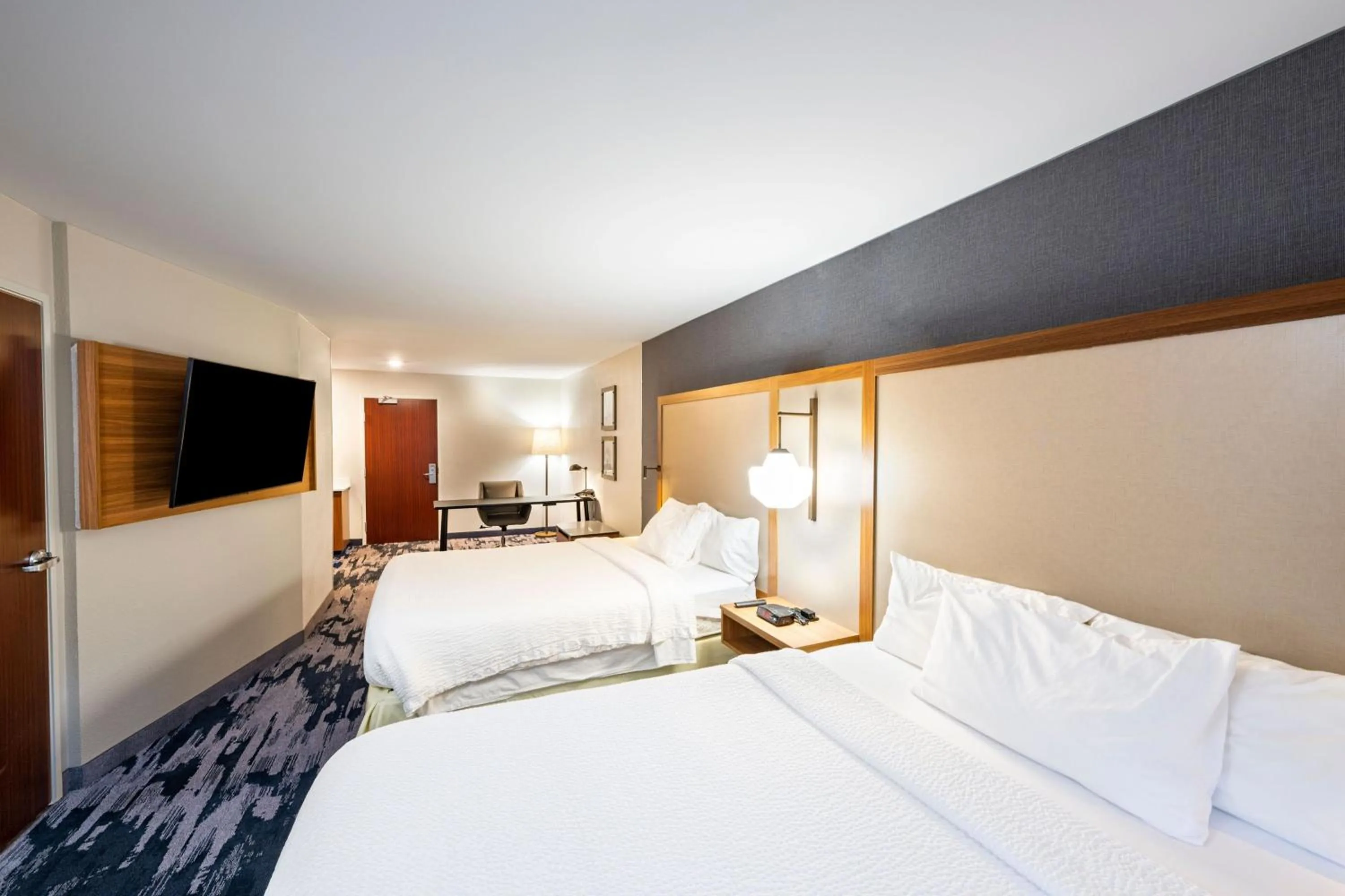 Photo of the whole room, Bed in Fairfield Inn & Suites by Marriott St Louis Chesterfield