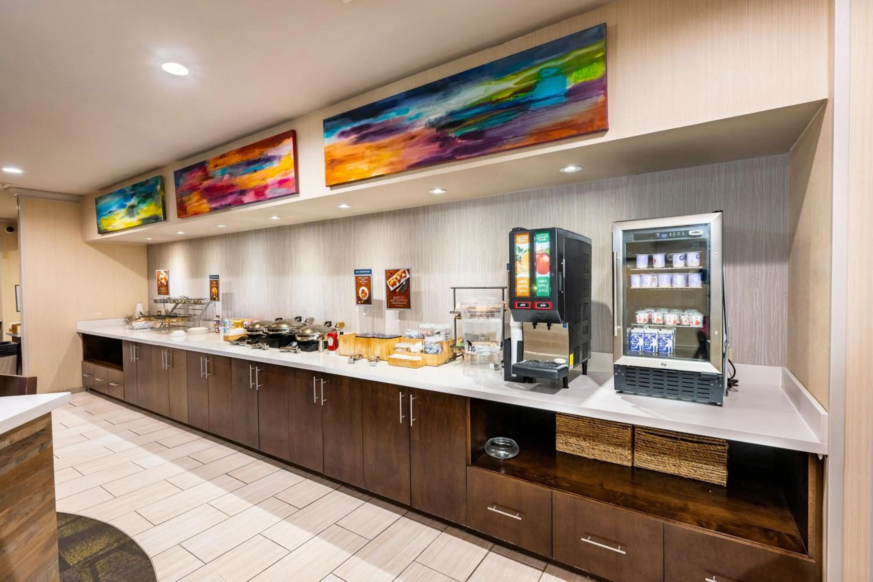 Breakfast in Fairfield Inn & Suites by Marriott St Louis Chesterfield