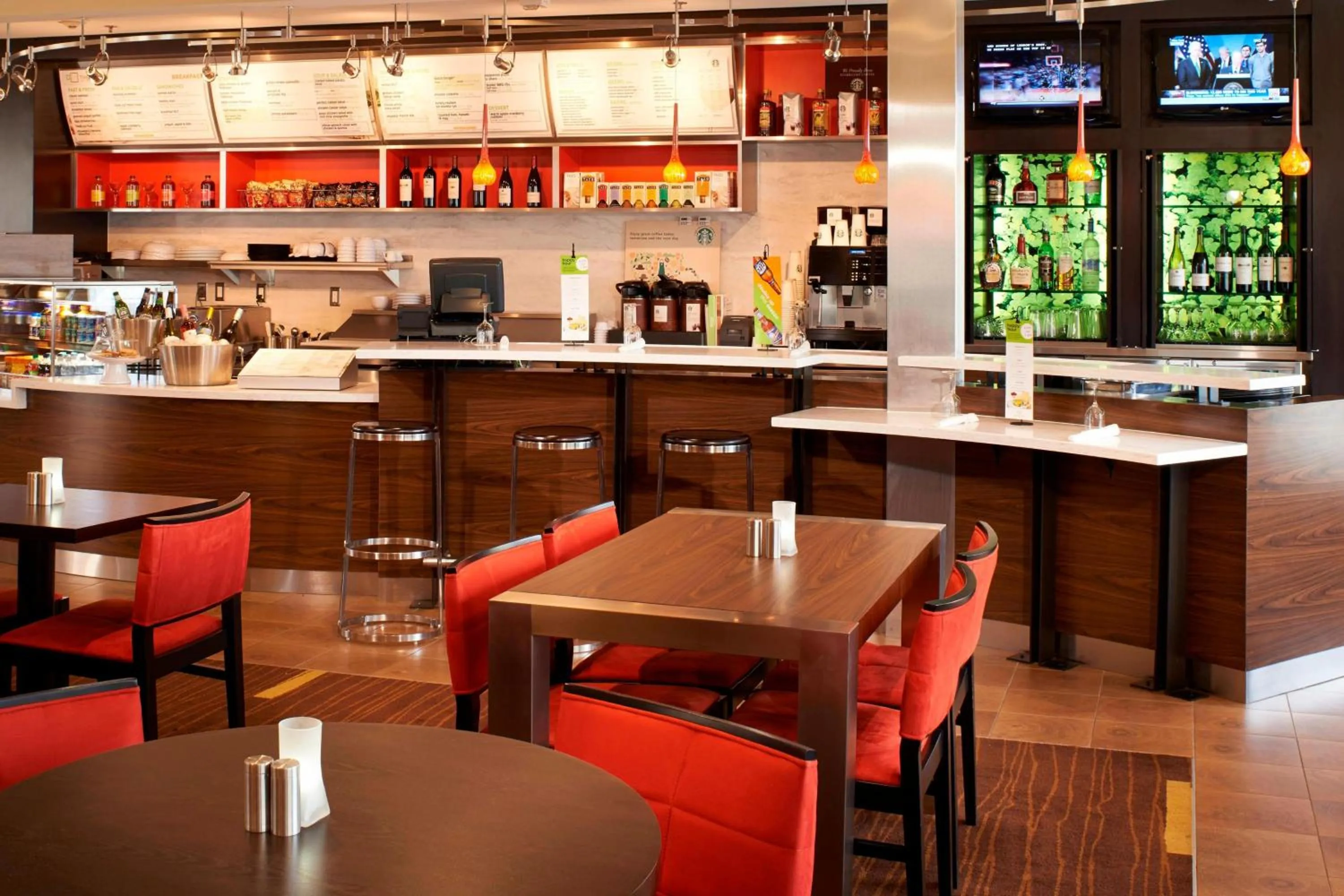 Restaurant/places to eat in Courtyard Toledo Airport Holland