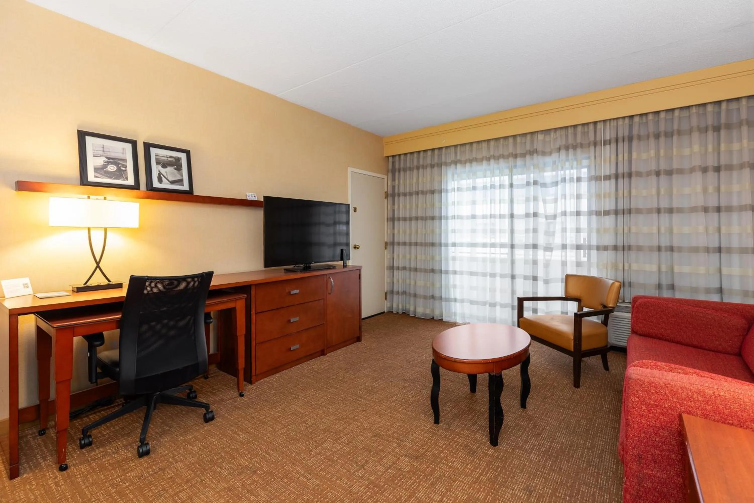 Living room in Courtyard Toledo Airport Holland