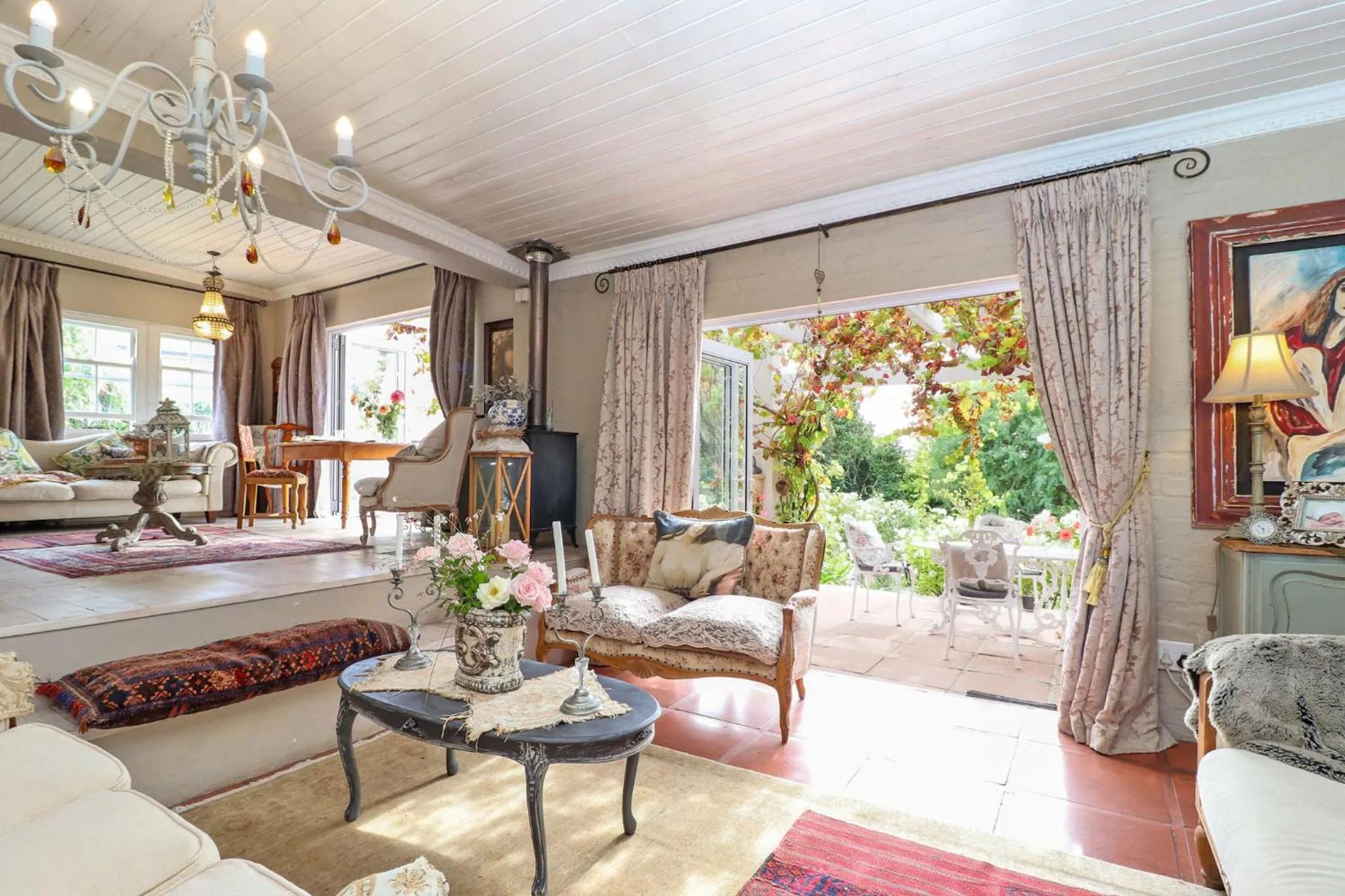 Living room, Bed in Three Oaks