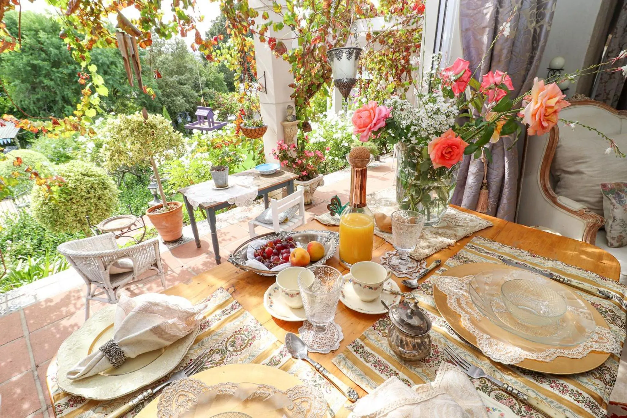 Dining area in Three Oaks