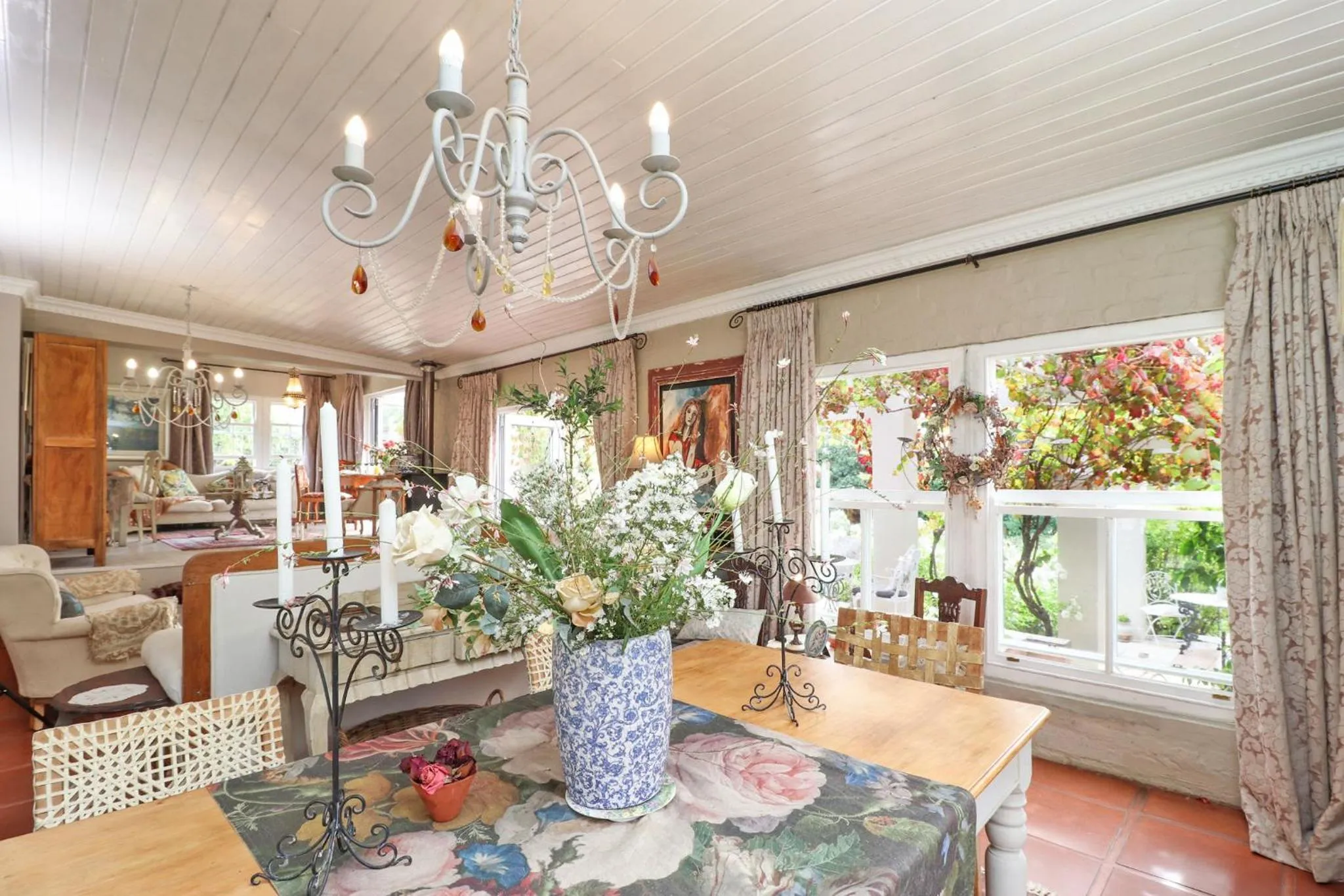 Dining area in Three Oaks