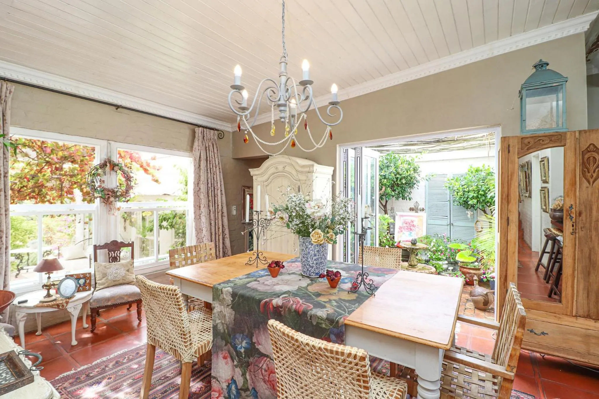 Dining area in Three Oaks