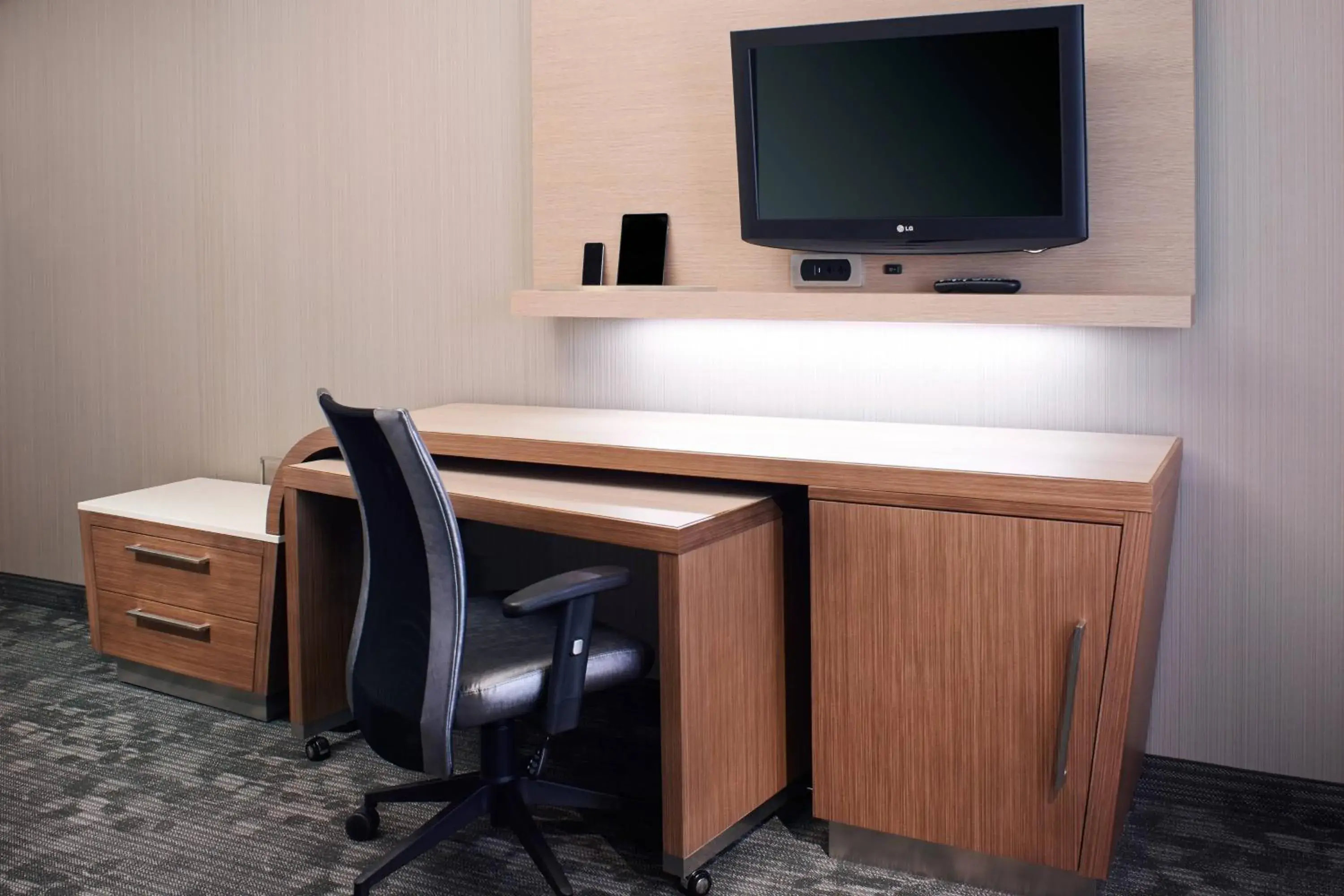 King Room with Sofa Bed in Courtyard Toledo Rossford/Perrysburg King Room with Sofa Bed in Courtyard Toledo Rossford/Perrysburg