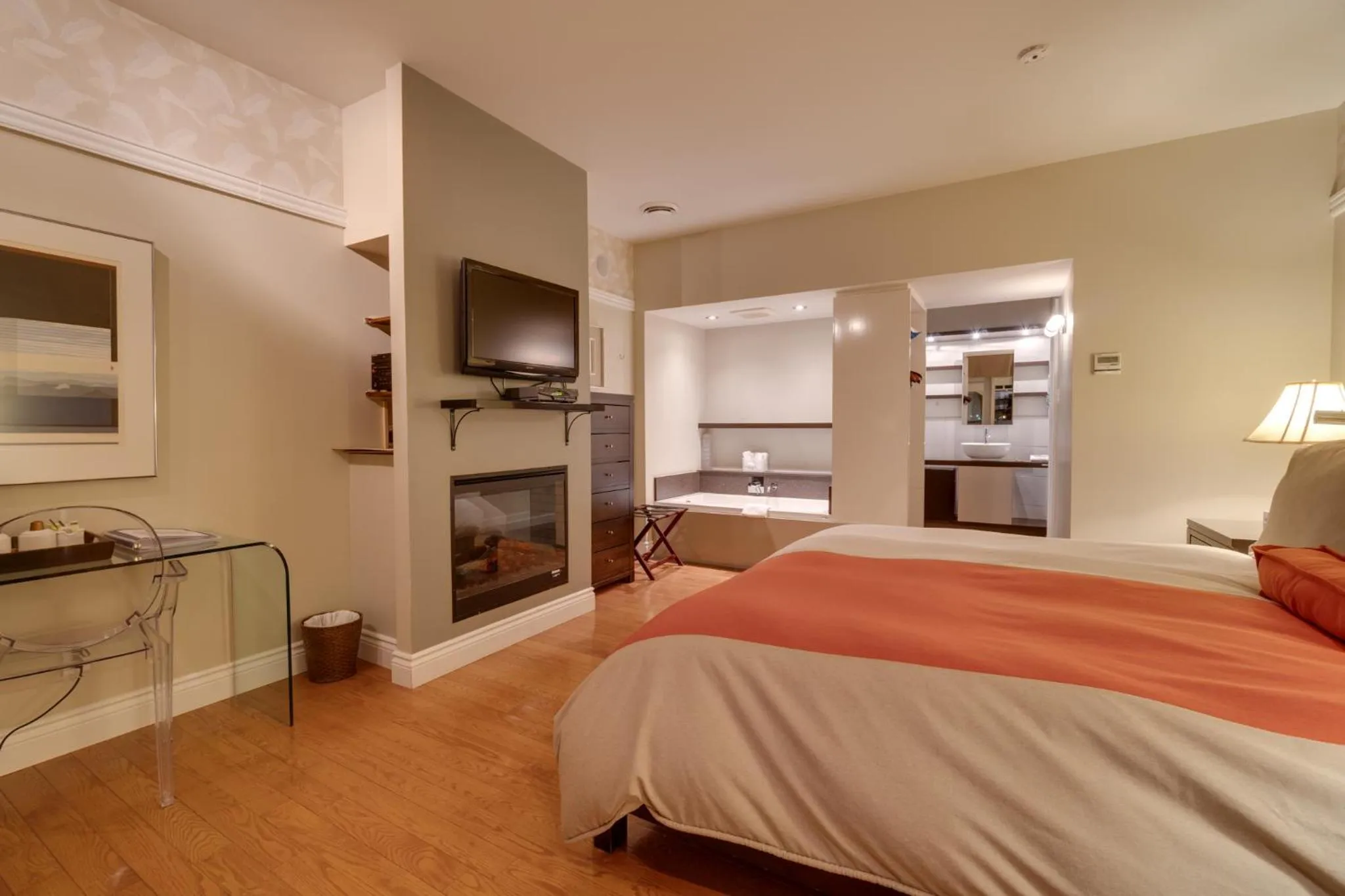 TV and multimedia, Bed in Goéliche hotel et appartement