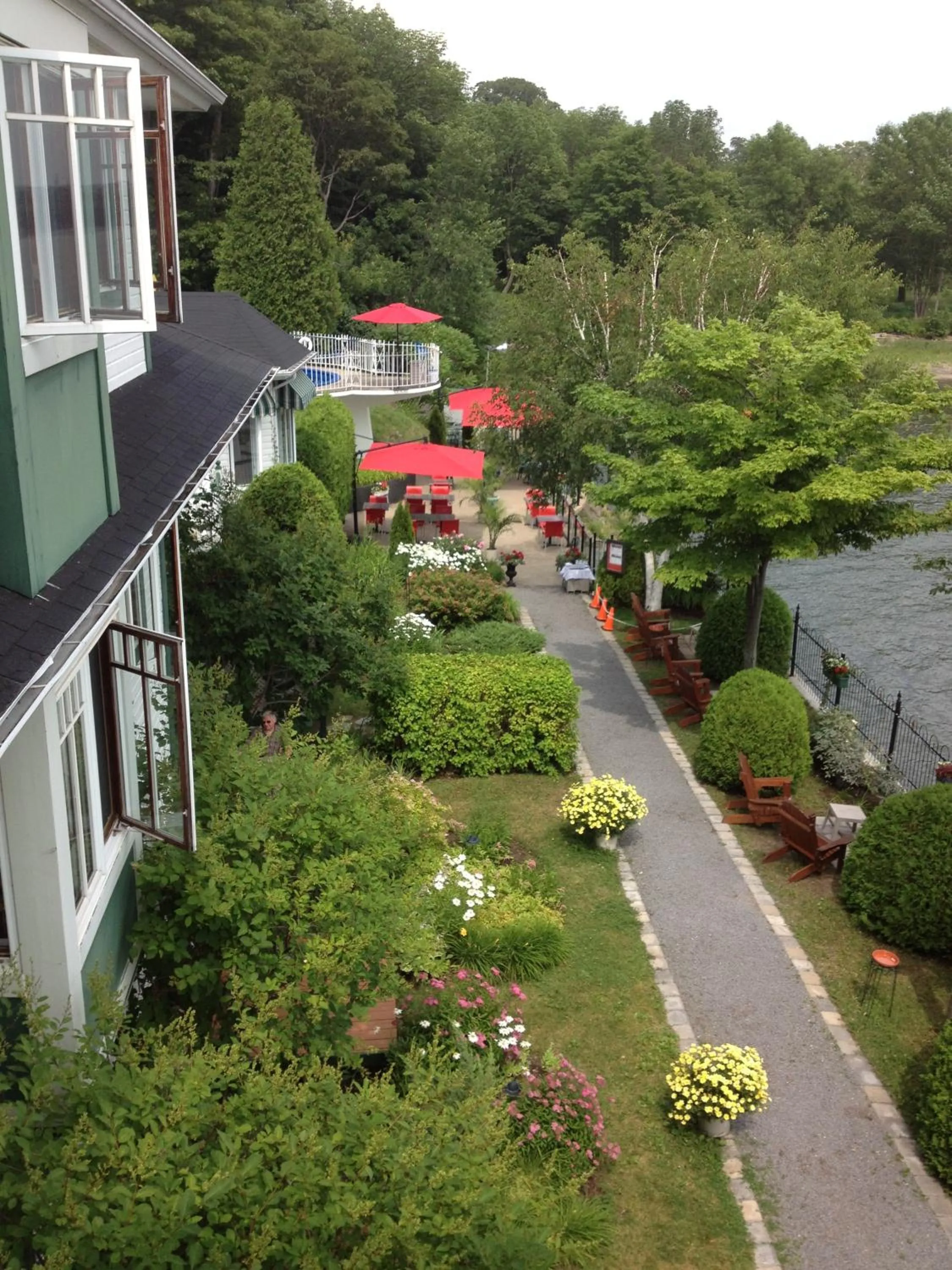 Property building in Goéliche hotel et appartement