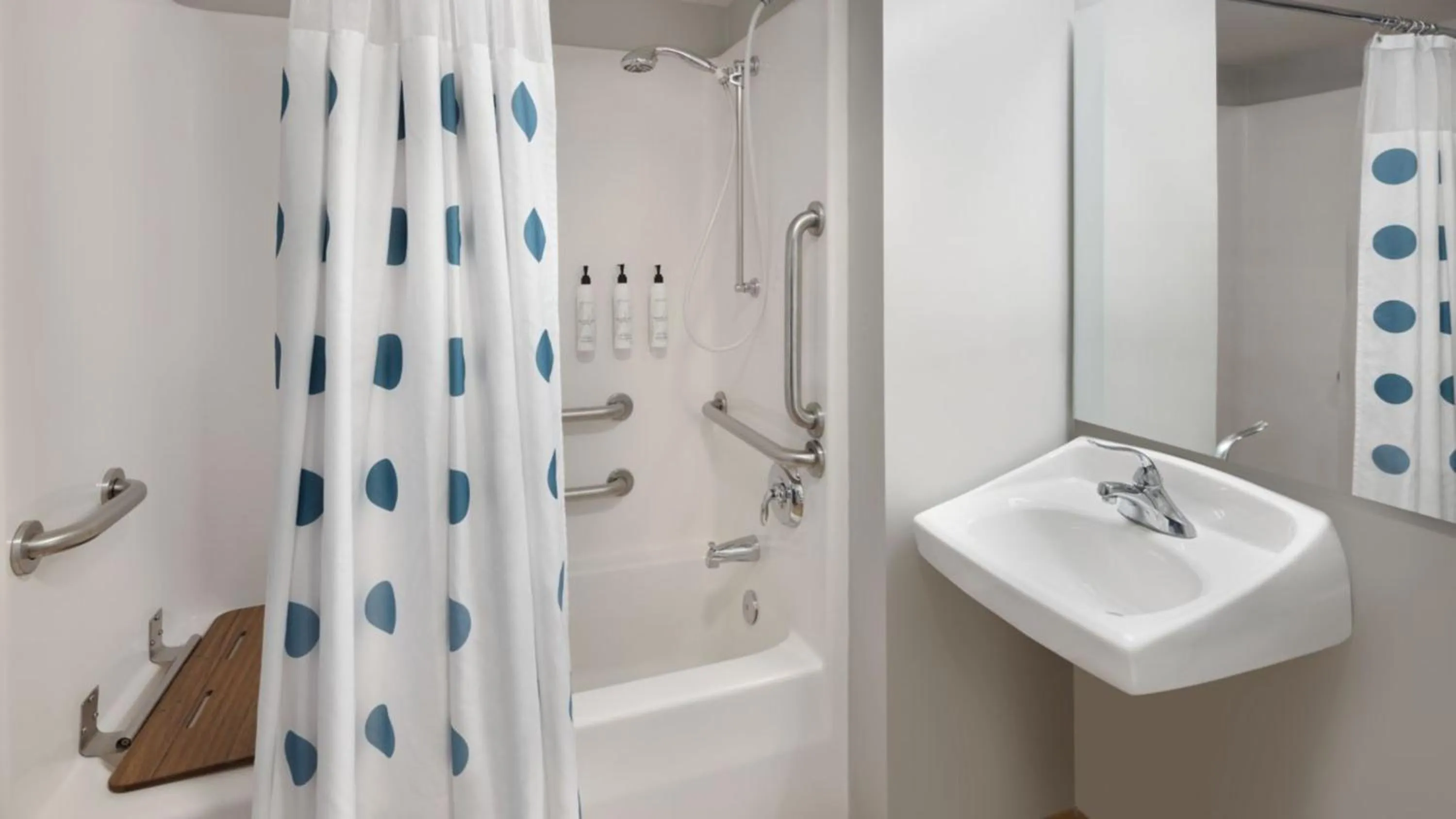 Bathroom in TownePlace Suites by Marriott Findlay