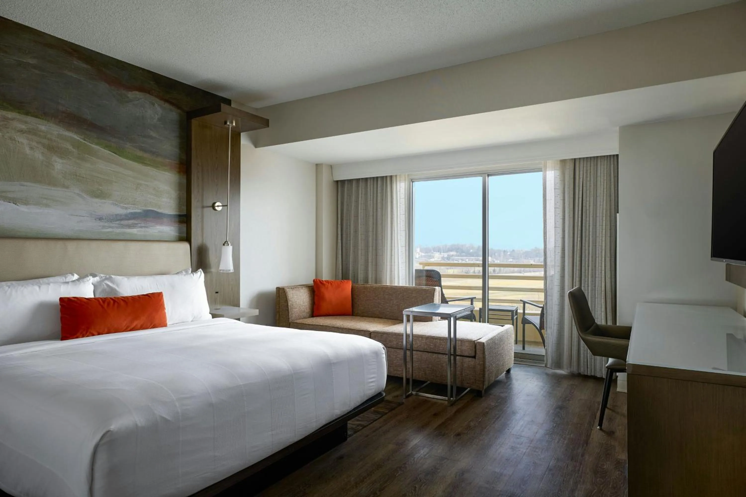 Bedroom, Bed in MeadowView Marriott Conference Resort and Convention Center