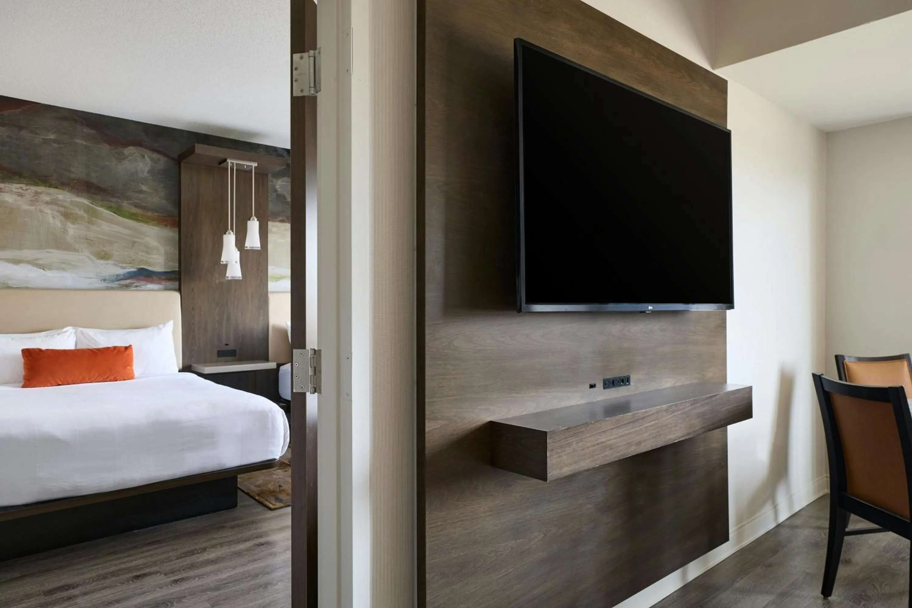 Bedroom, Bed in MeadowView Marriott Conference Resort and Convention Center