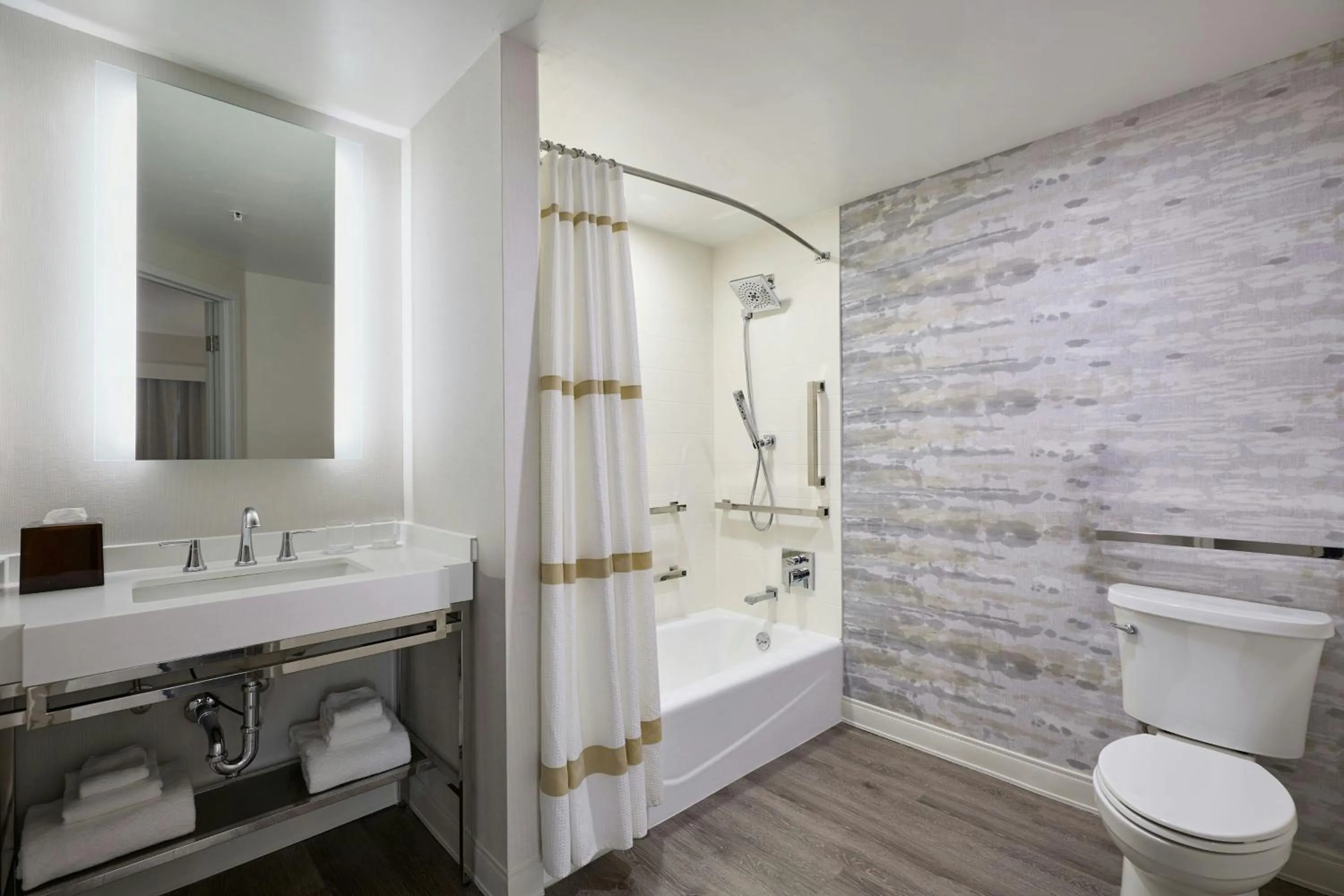 Bathroom in MeadowView Marriott Conference Resort and Convention Center