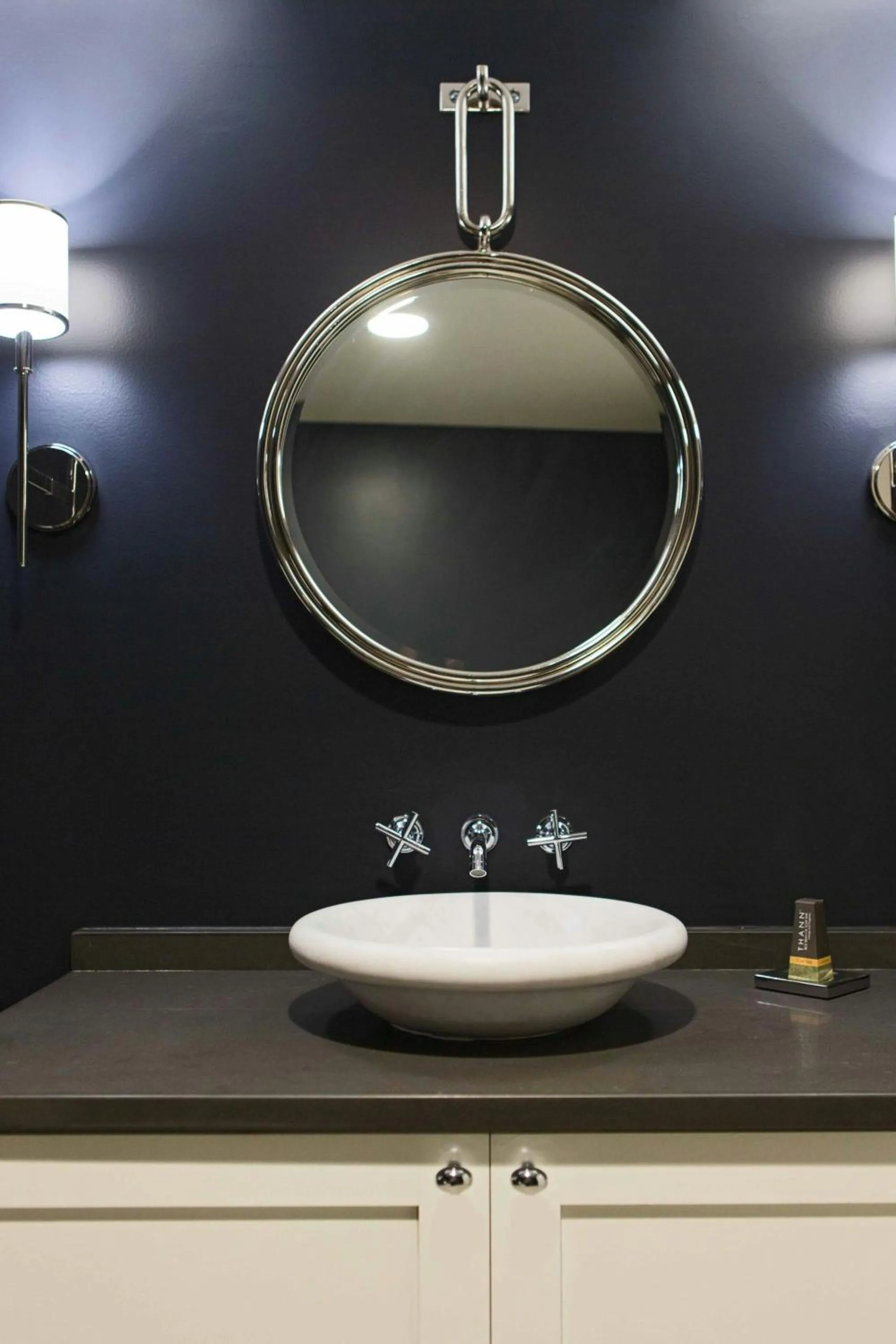 Bathroom in College Park Marriott Hotel & Conference Center