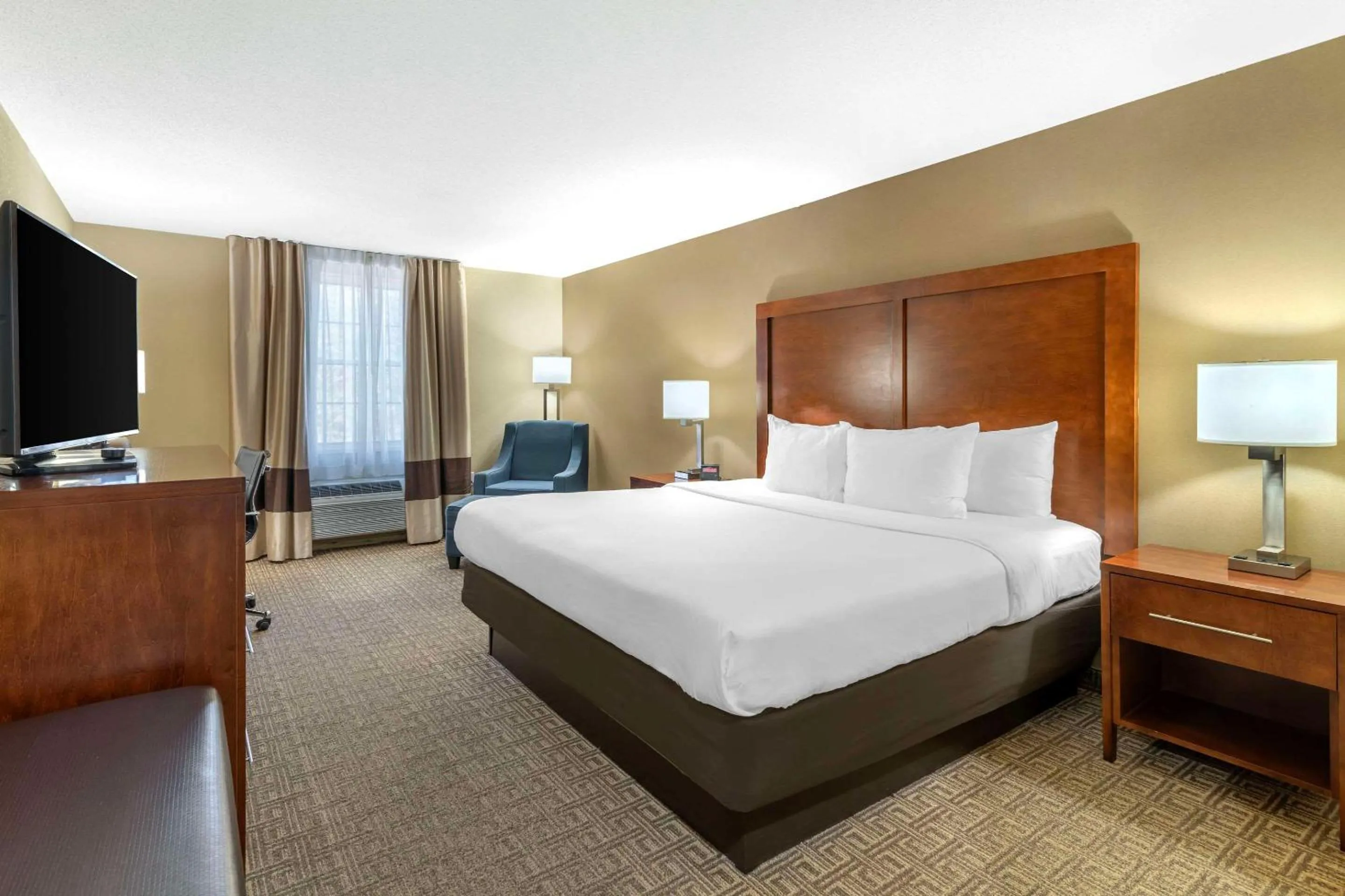 Bedroom, Bed in Comfort Inn & Suites Dover-Portsmouth