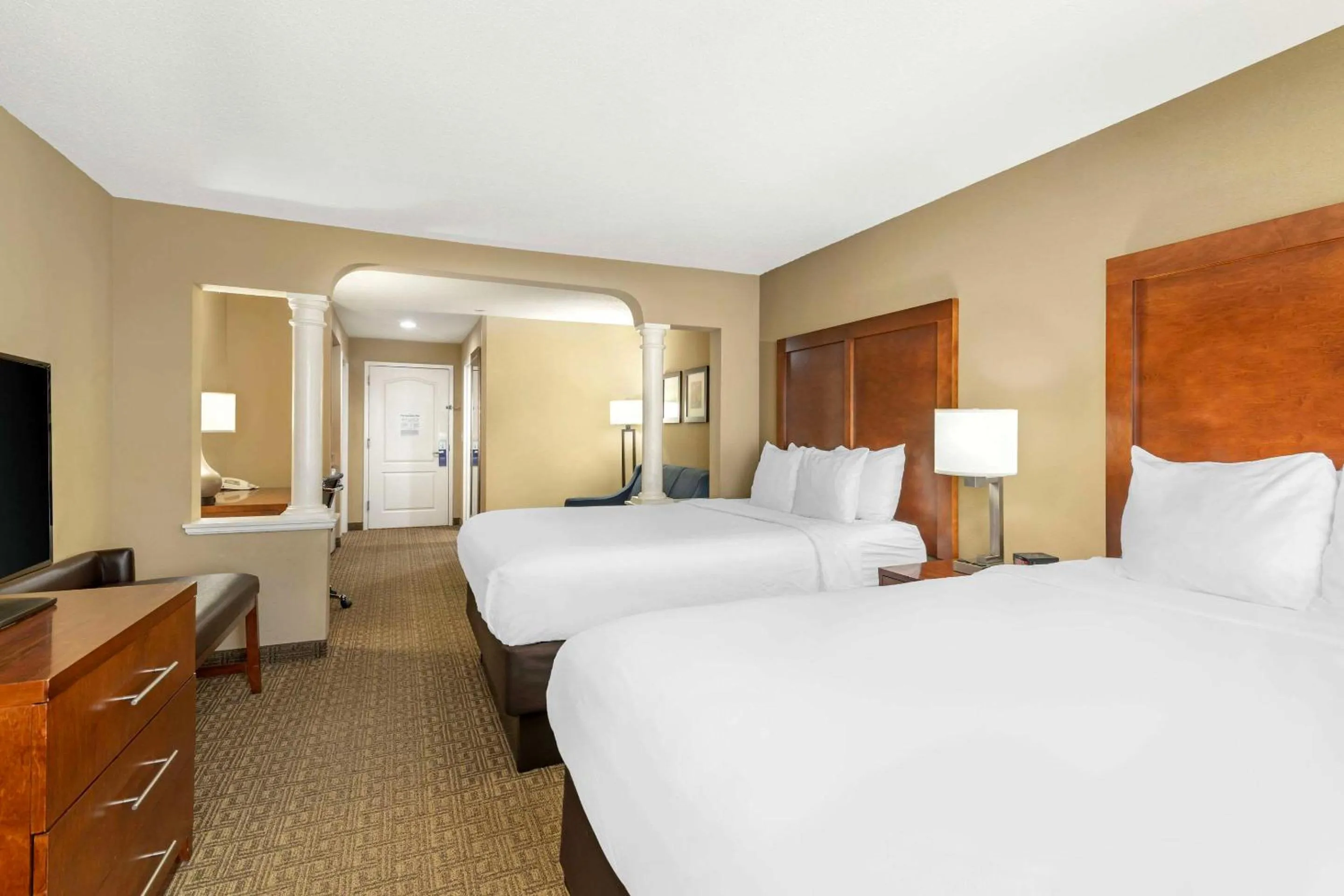 Bedroom, Bed in Comfort Inn & Suites Dover-Portsmouth