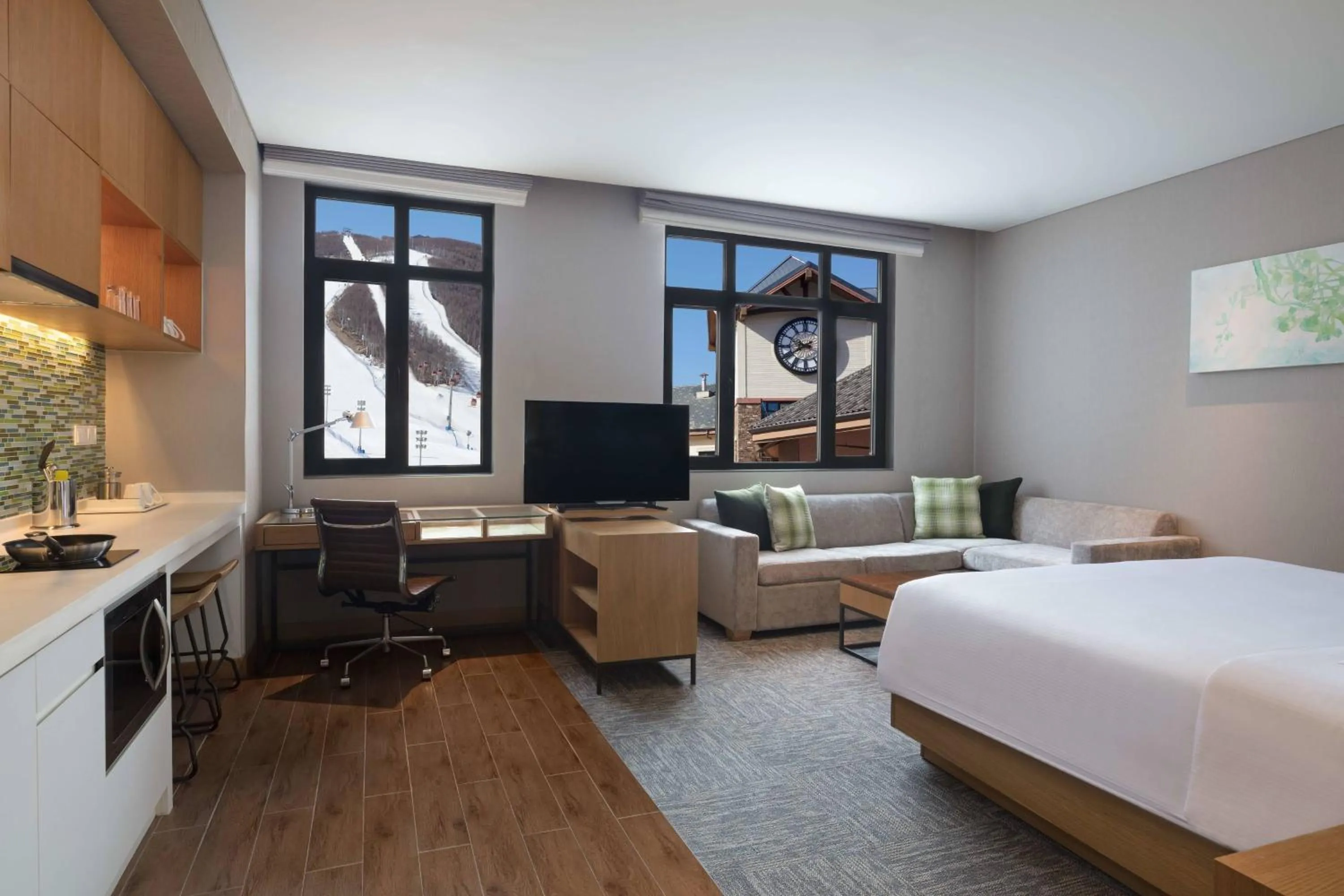 Photo of the whole room, Bed in Element Chongli