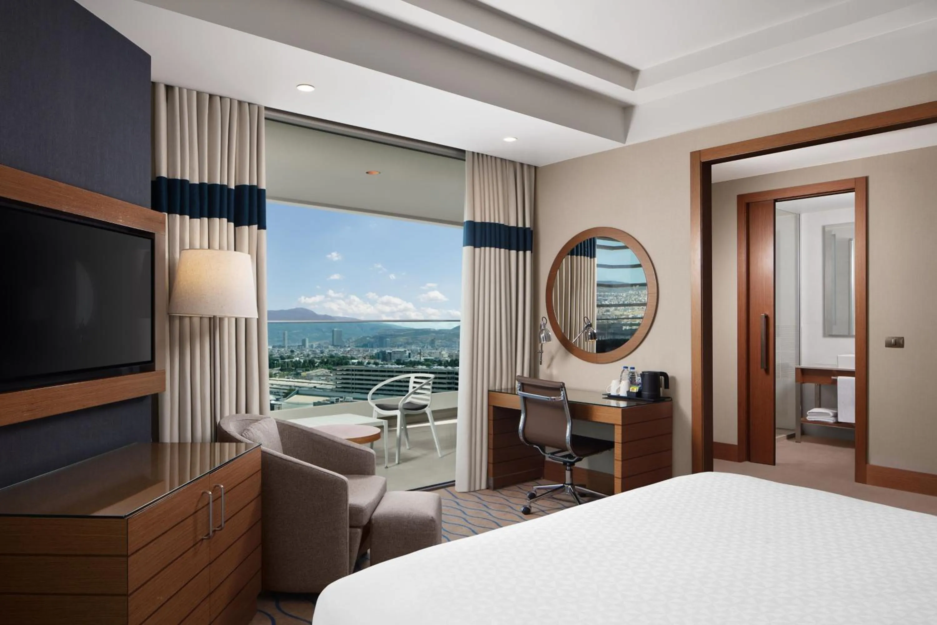 Photo of the whole room, Bed in Four Points by Sheraton Izmir