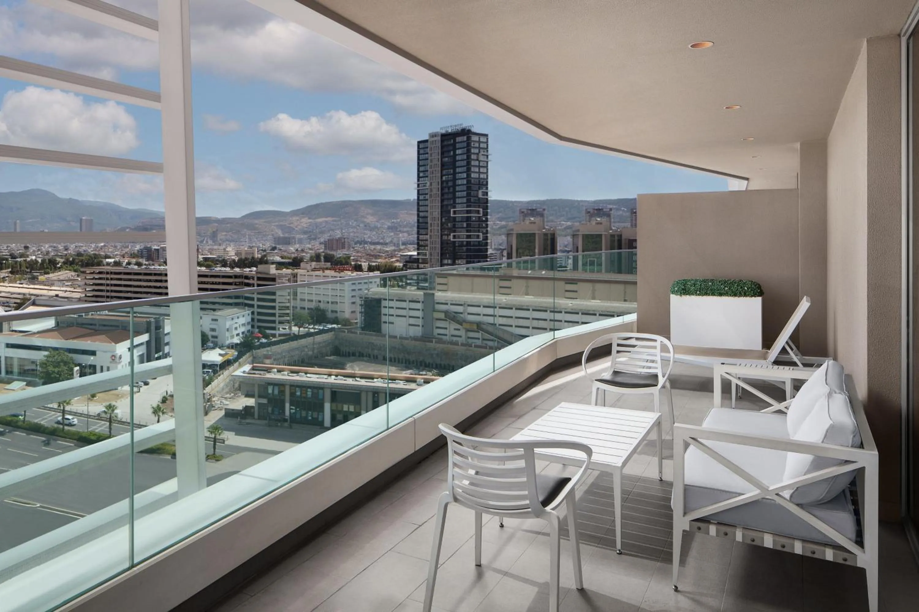 Photo of the whole room in Four Points by Sheraton Izmir