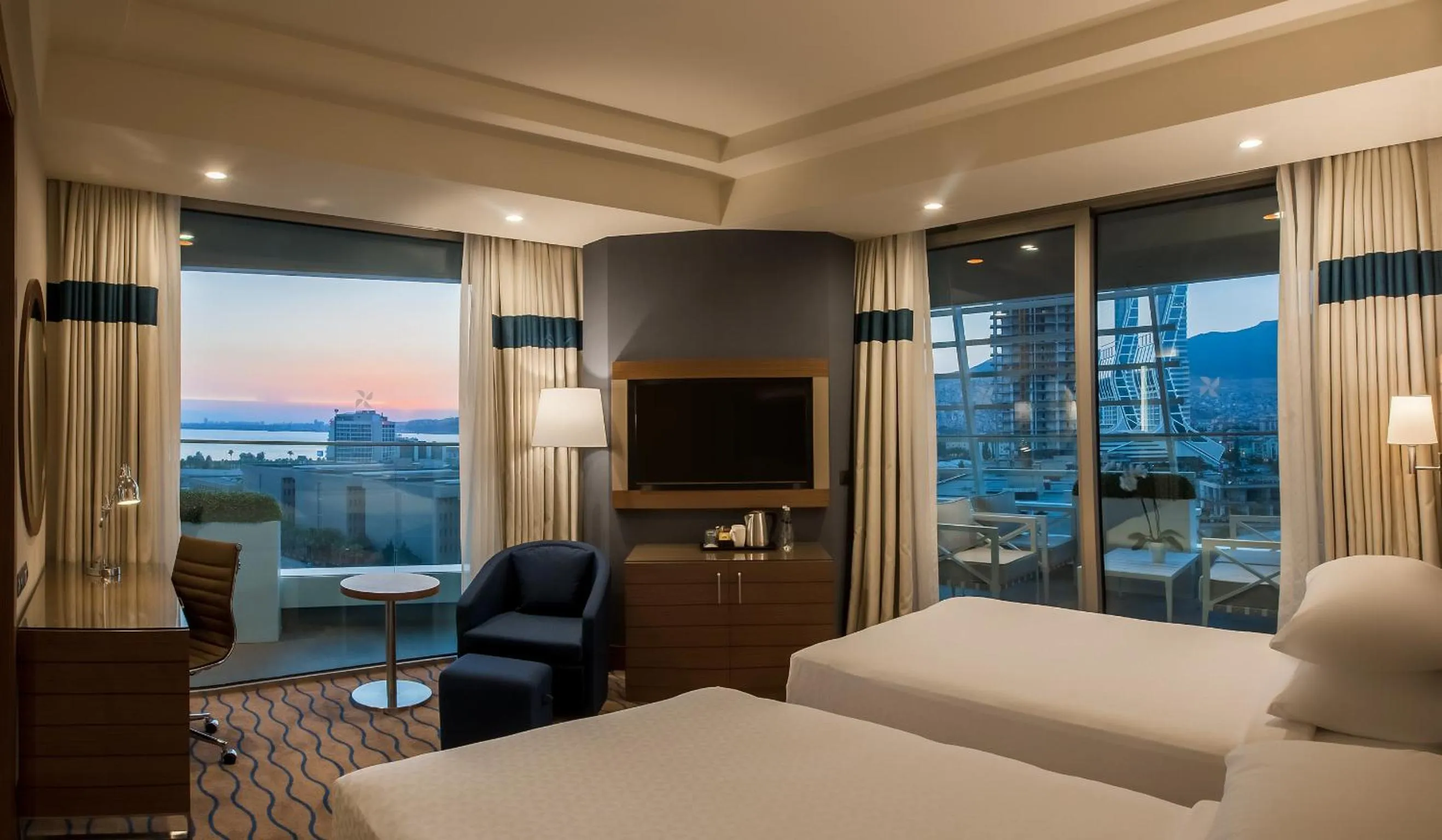 Bedroom, Bed in Four Points by Sheraton Izmir